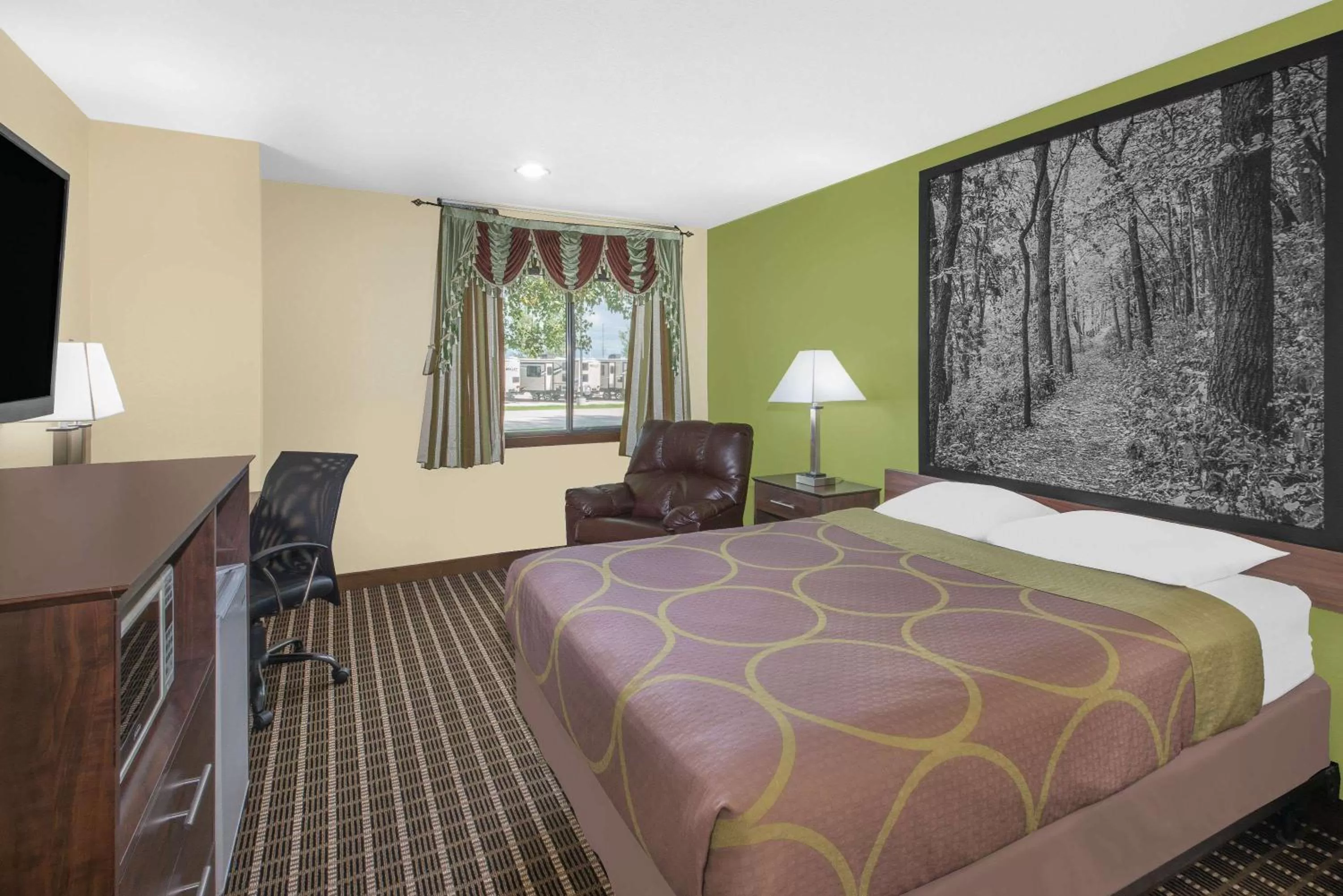 Queen Room - Non-Smoking in Super 8 by Wyndham Webster City IA