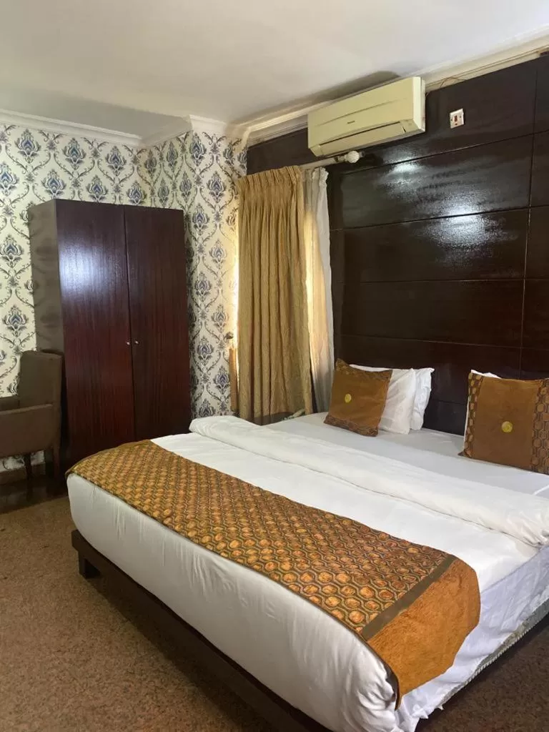 Bed in Galpin Suites