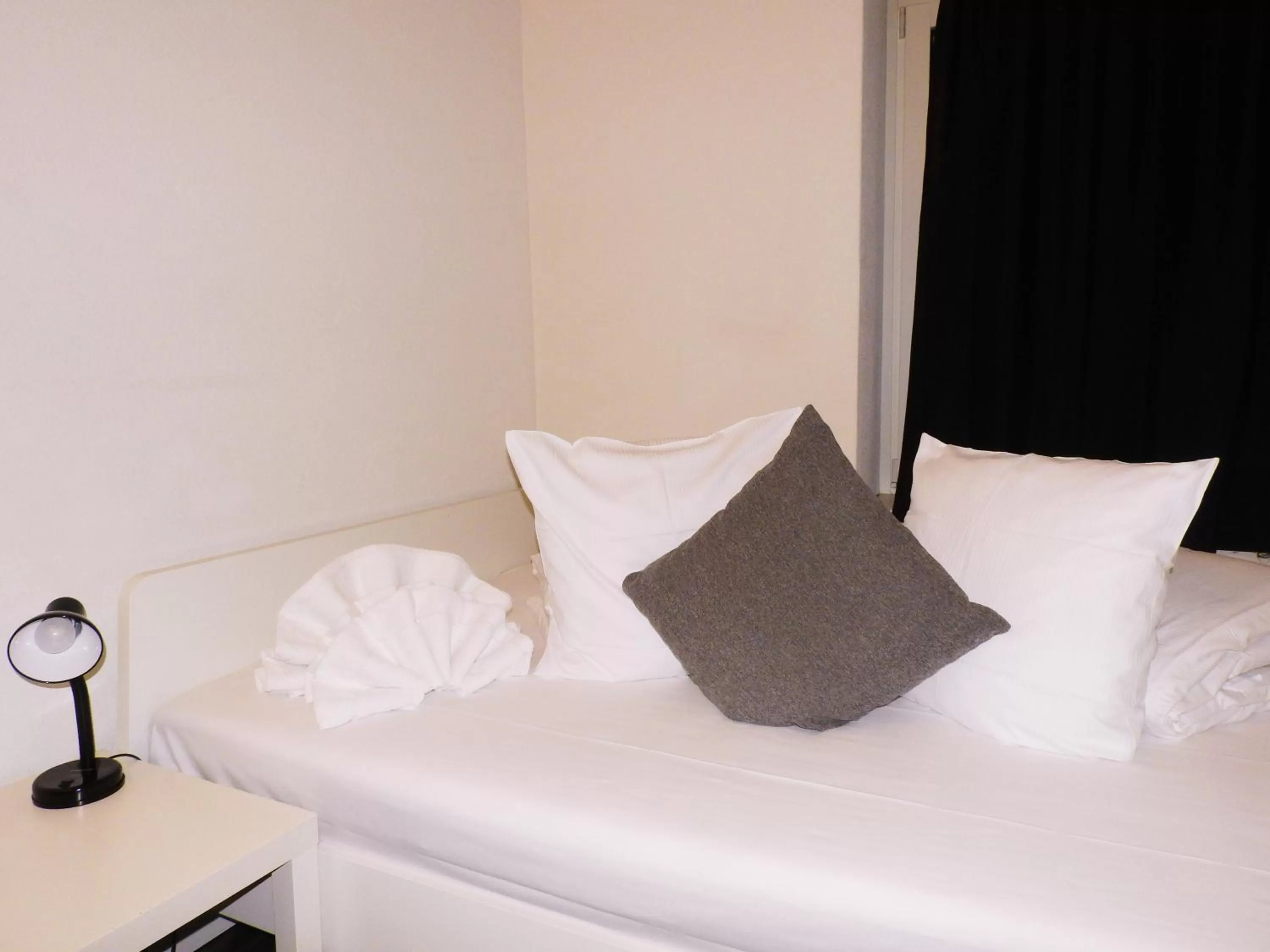 Photo of the whole room, Bed in INSIDE Five