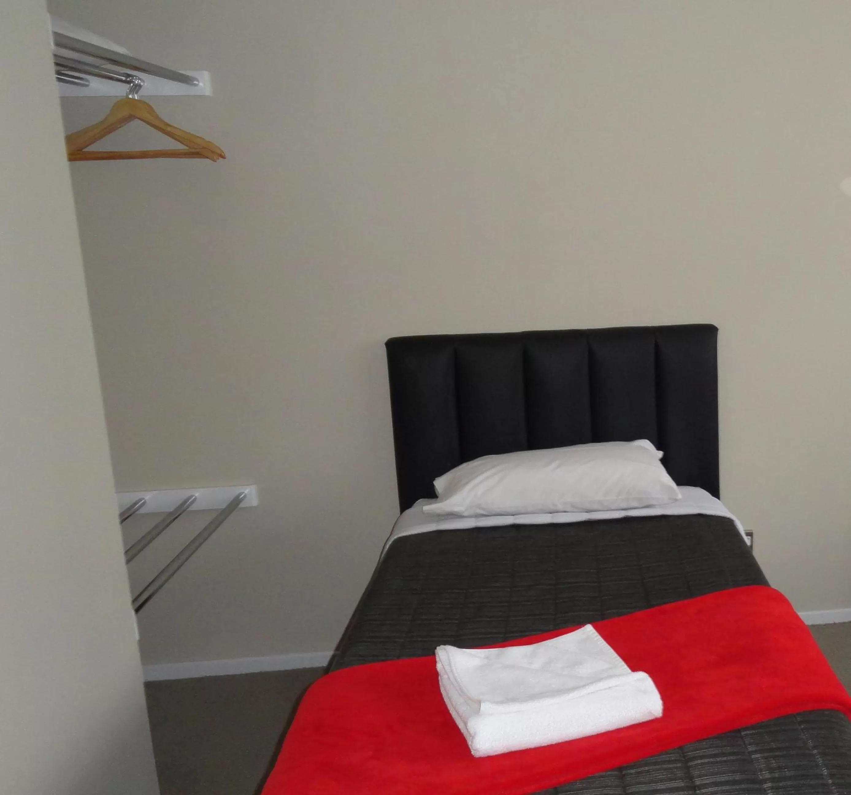 Bed in Aarburg Airport Motel