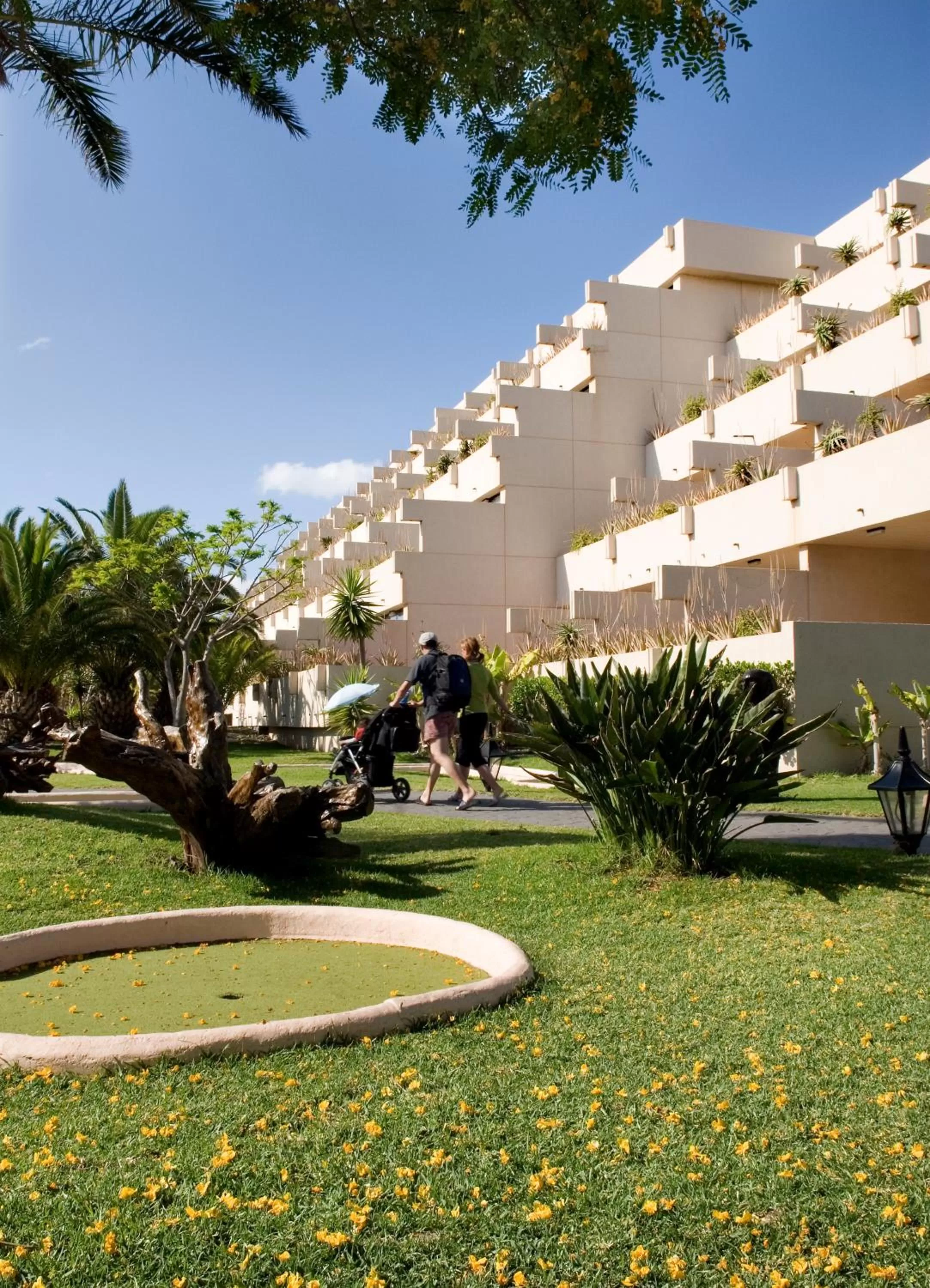Facade/entrance in Hotel Beatriz Playa & Spa