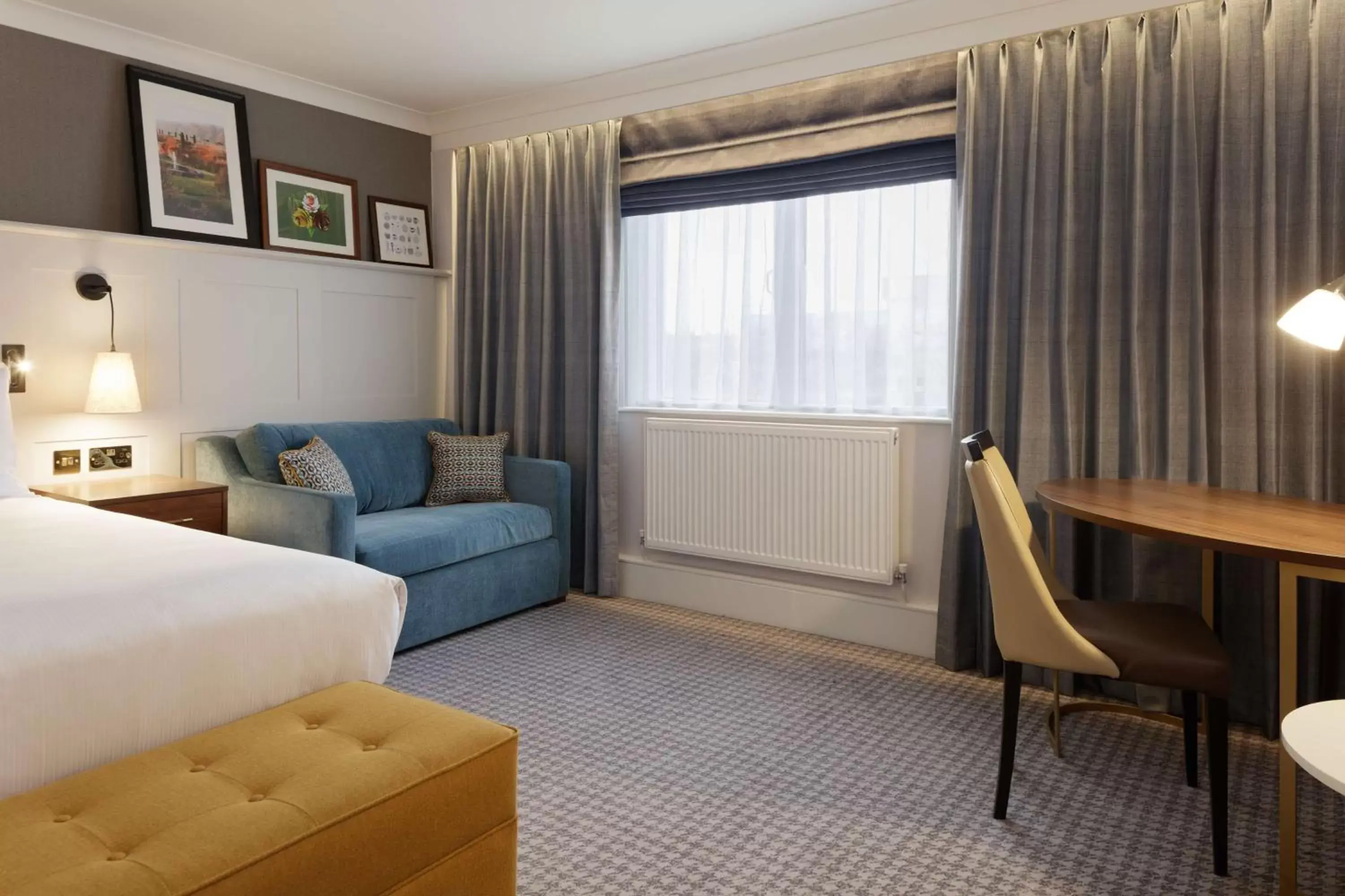 Deluxe Queen Room with Sofa Bed in DoubleTree by Hilton Stoke-on-Trent, United Kingdom Deluxe Queen Room with Sofa Bed in DoubleTree by Hilton Stoke-on-Trent, United Kingdom