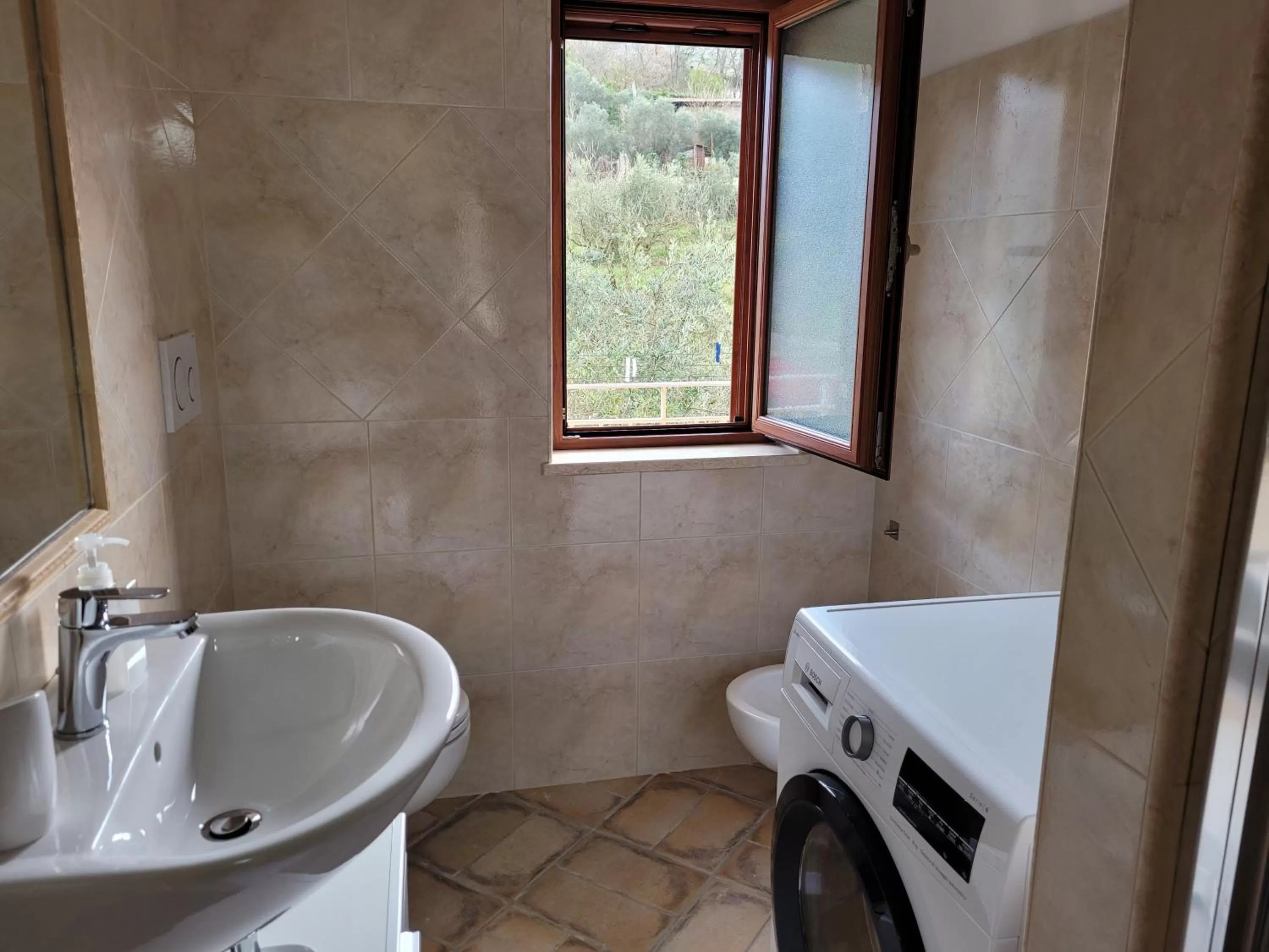 Alloggio turistico Magnifico Alessandro Valle Bernardo 04025 Lenola nei pressi di Fondi LT