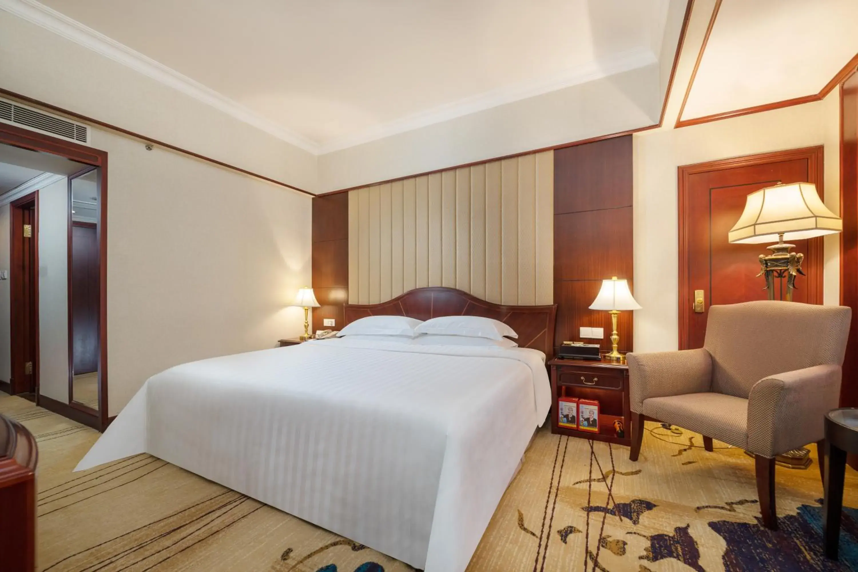 Deluxe Suite in Regal Palace Hotel Deluxe Suite in Regal Palace Hotel