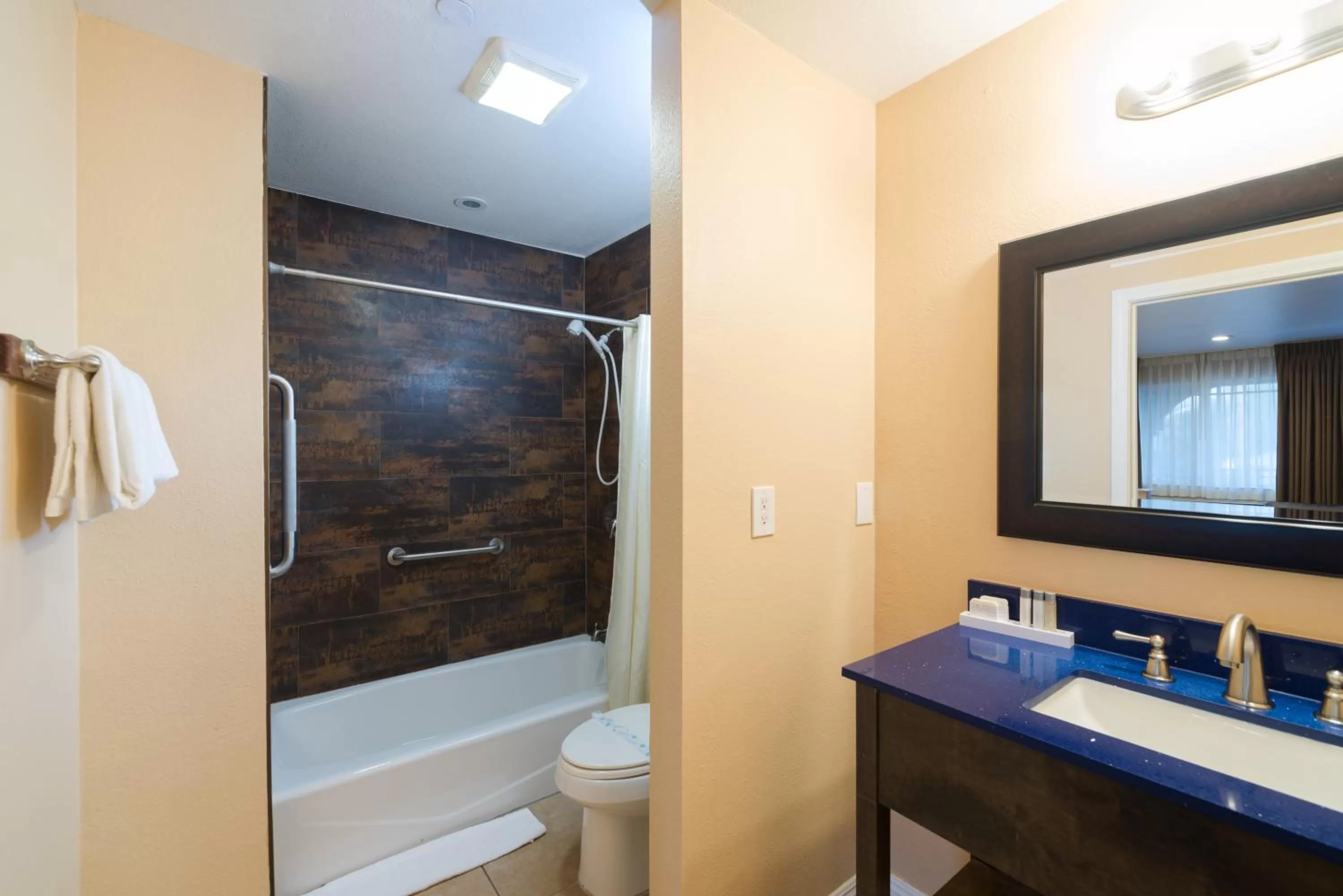 Shower in Colony Inn