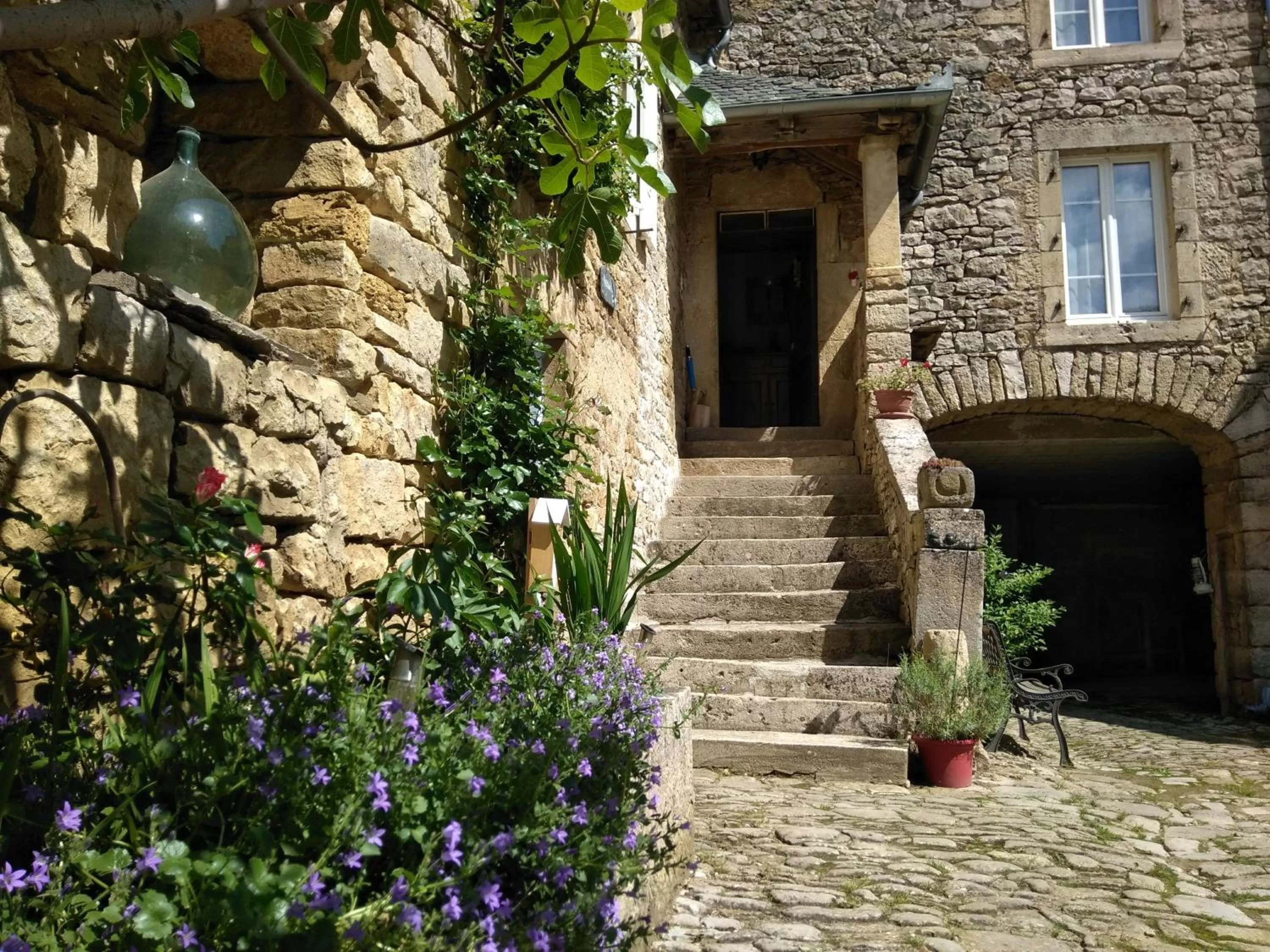 Property building in Le Clos du Barry