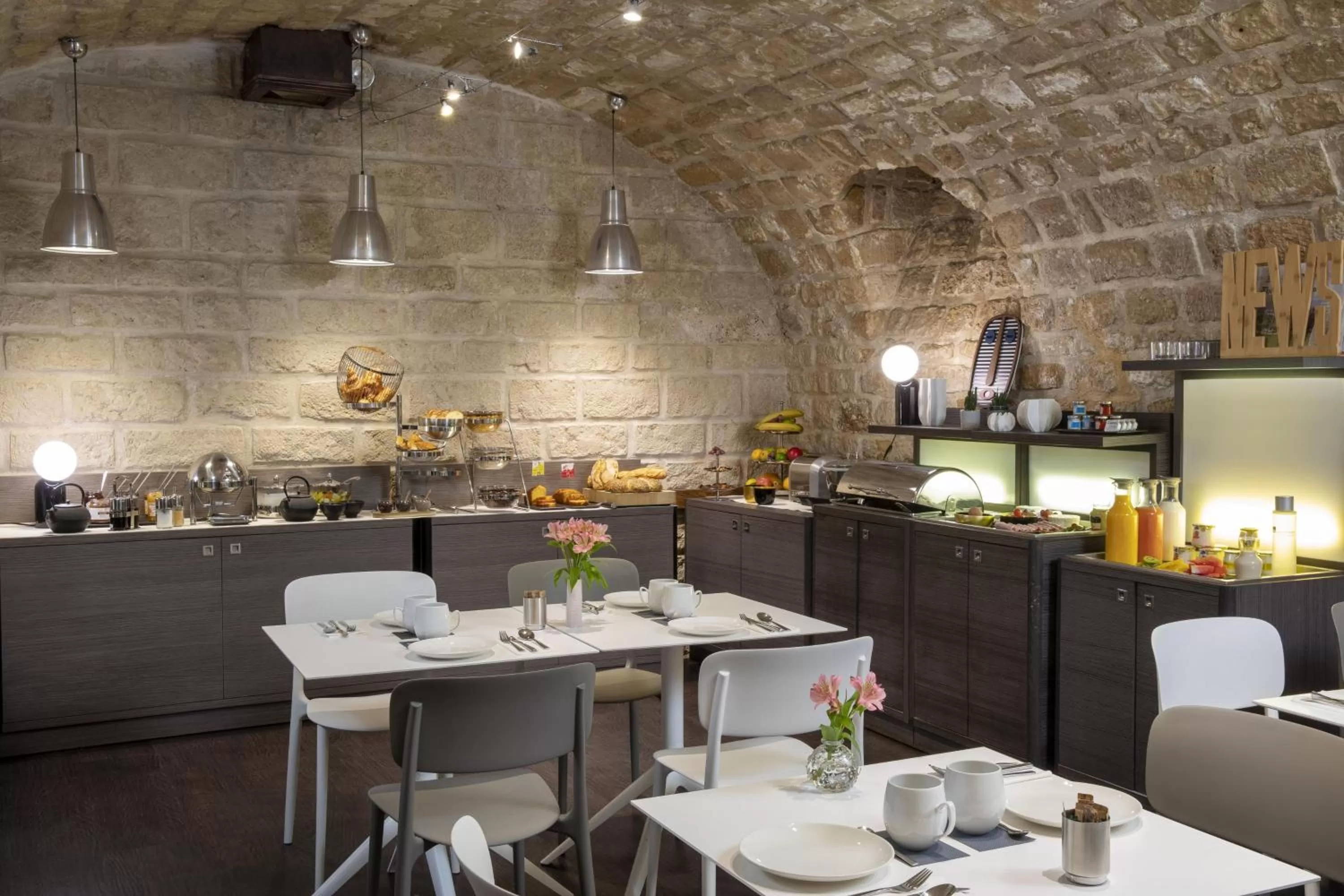 Food and drinks in Hôtel Elysées Régencia