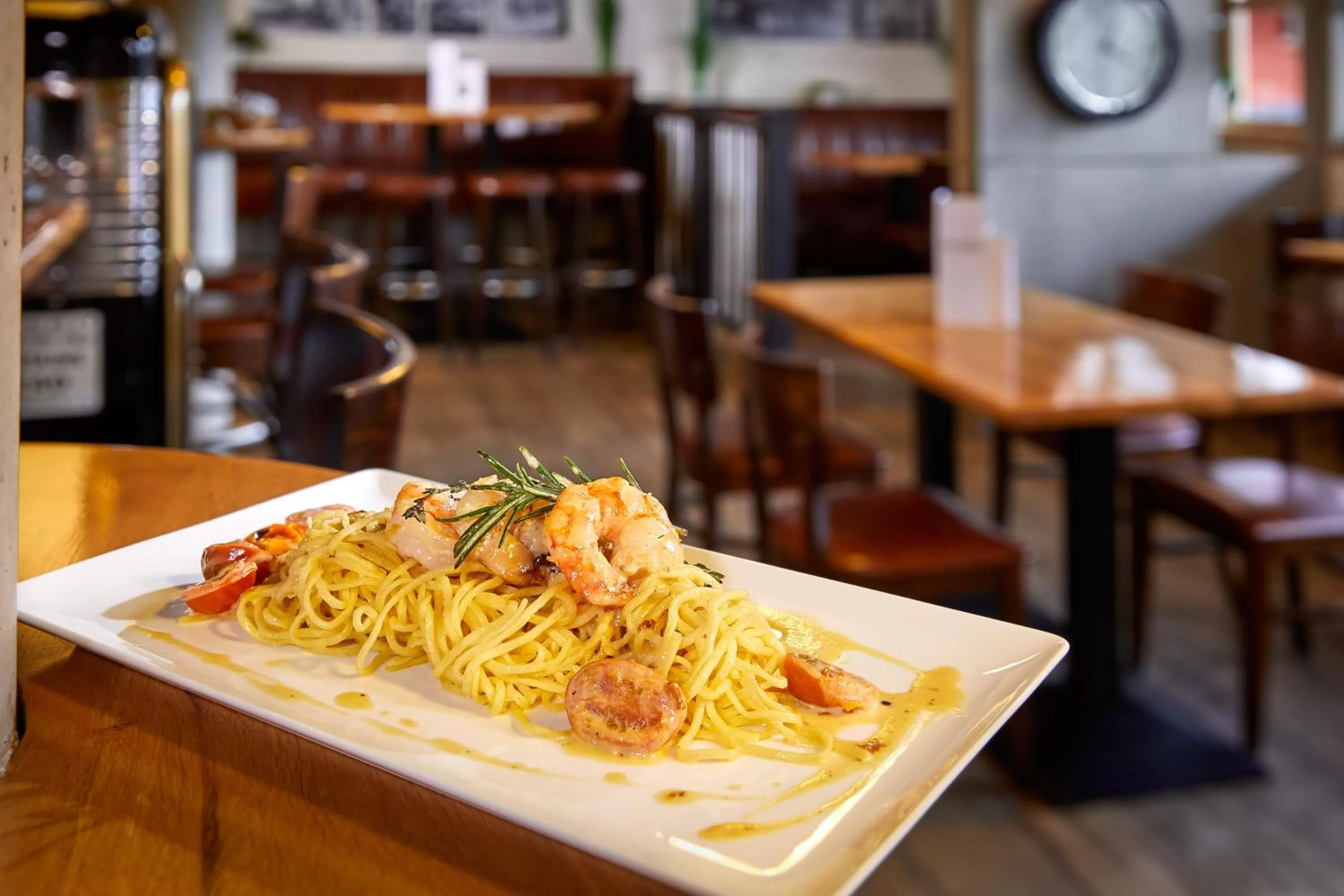 Food and drinks in Hotel Simon's Plaza