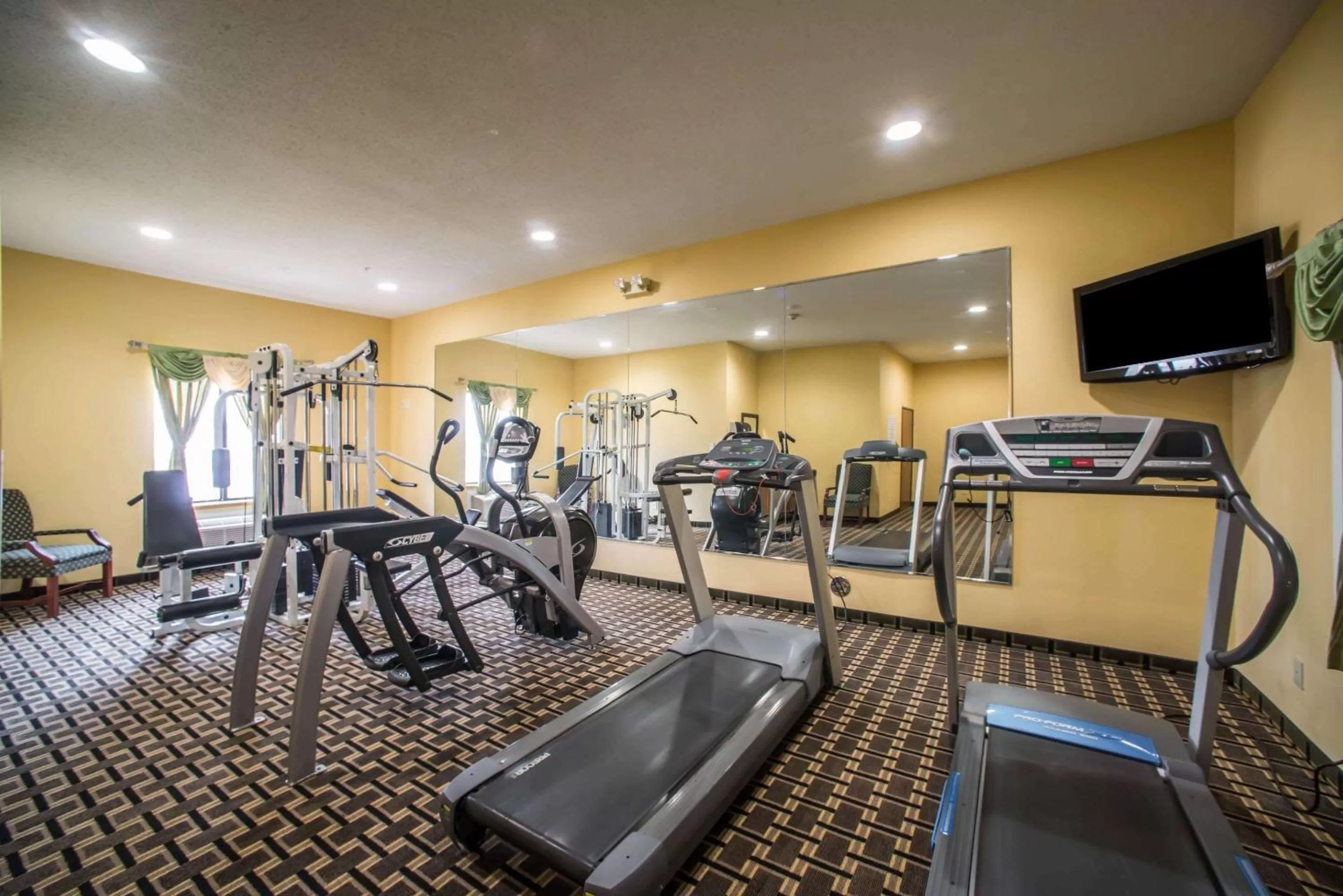 Fitness centre/facilities in Quality Inn Litchfield Route 66