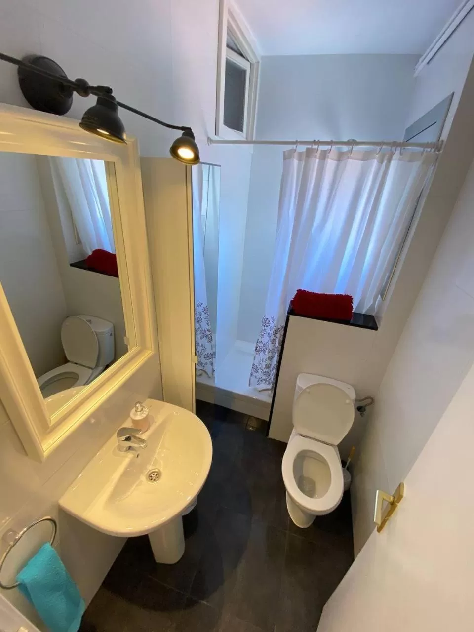 Bathroom in Habitaciones Rambla Catalunya