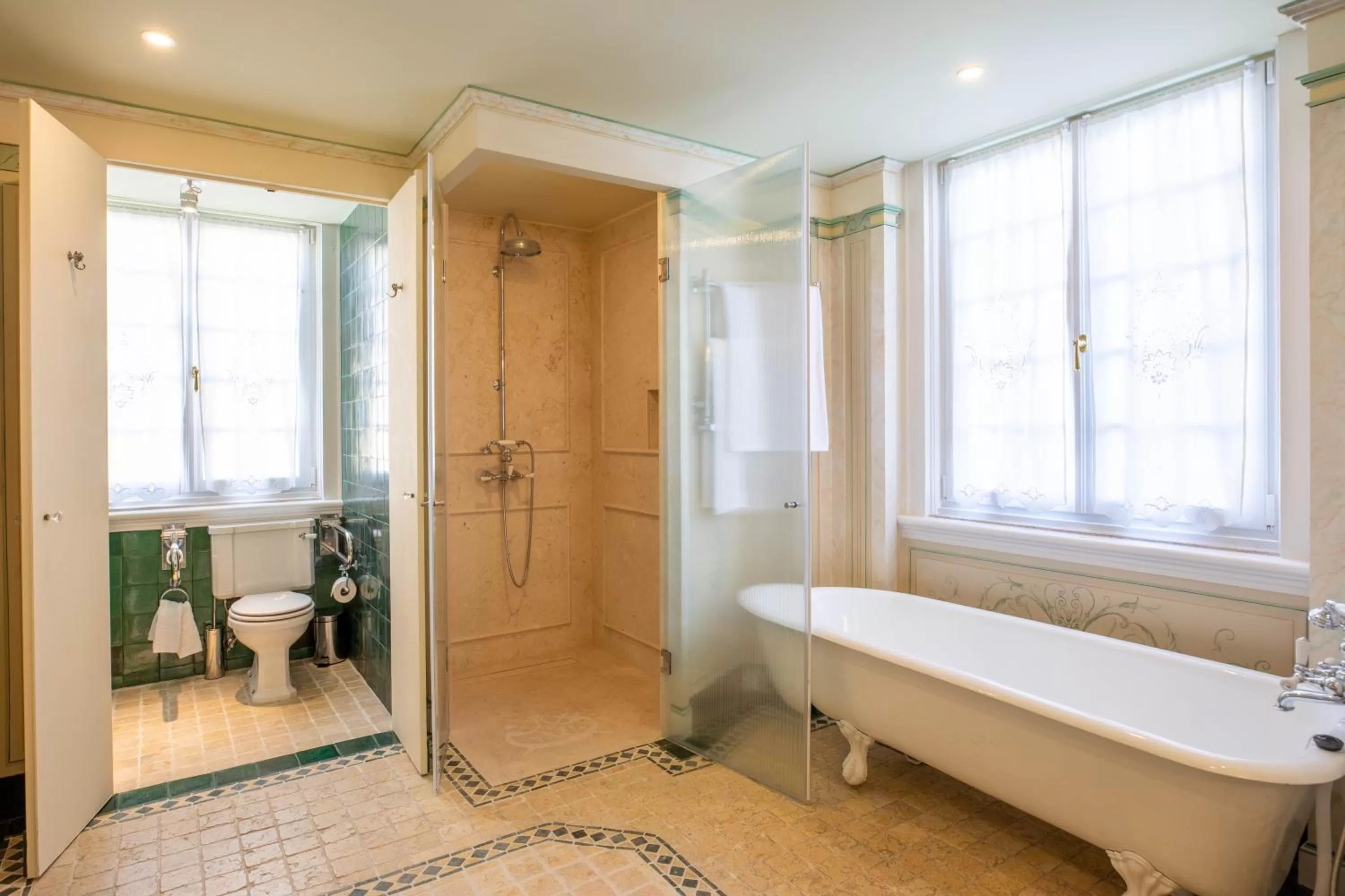 Shower in Estoril Vintage Hotel