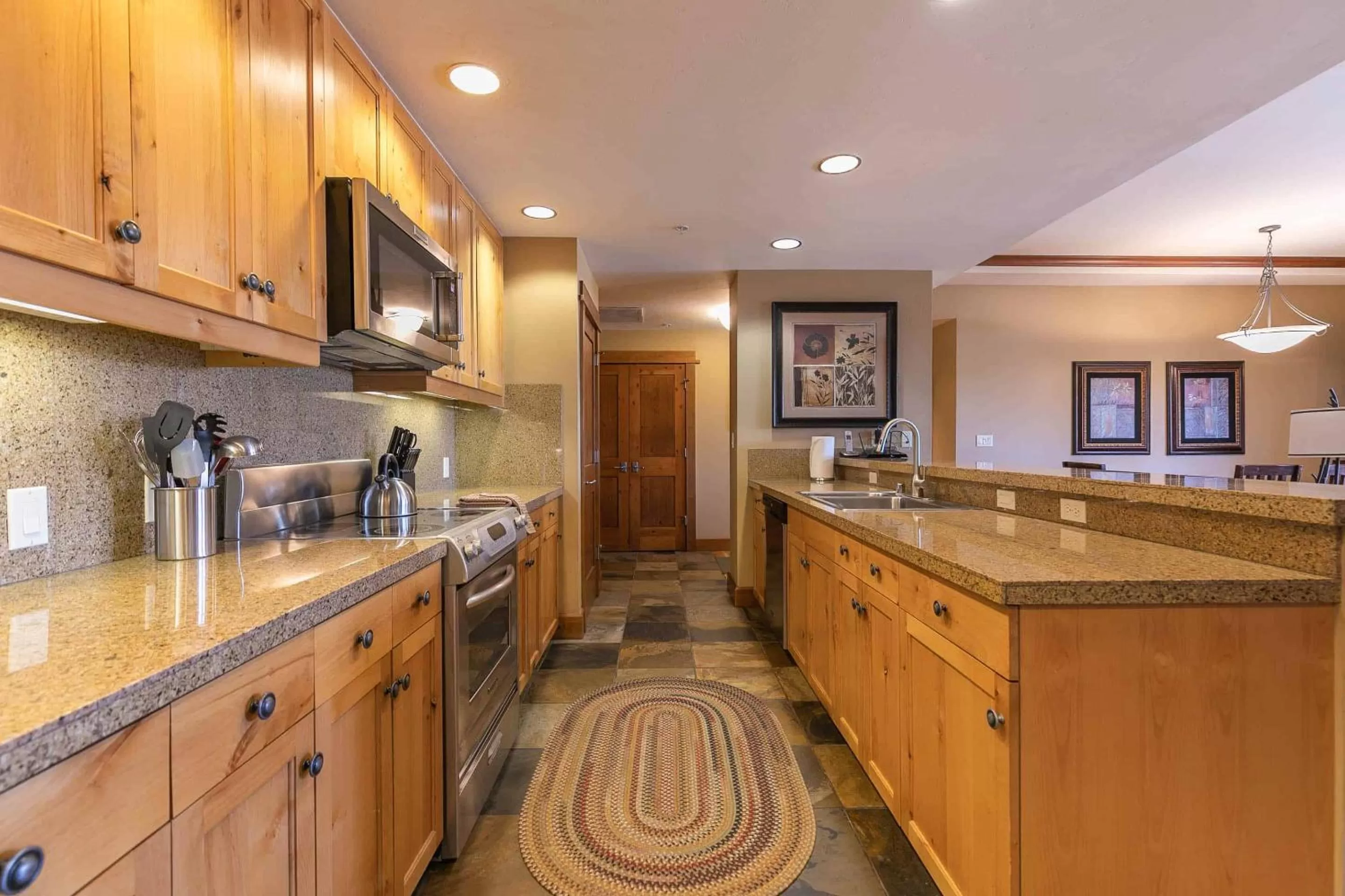 Kitchen/Kitchenette in East West Hospitality at Tahoe
