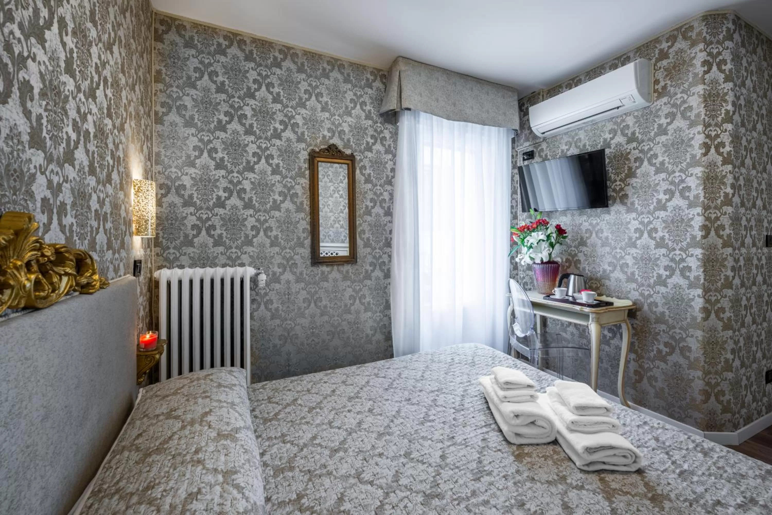 TV and multimedia, Bed in Hotel Apostoli Garden