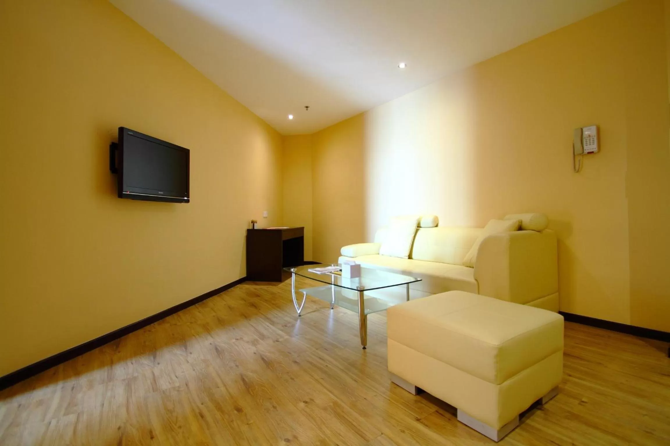 Living room, Bed in Ixora Hotel Penang