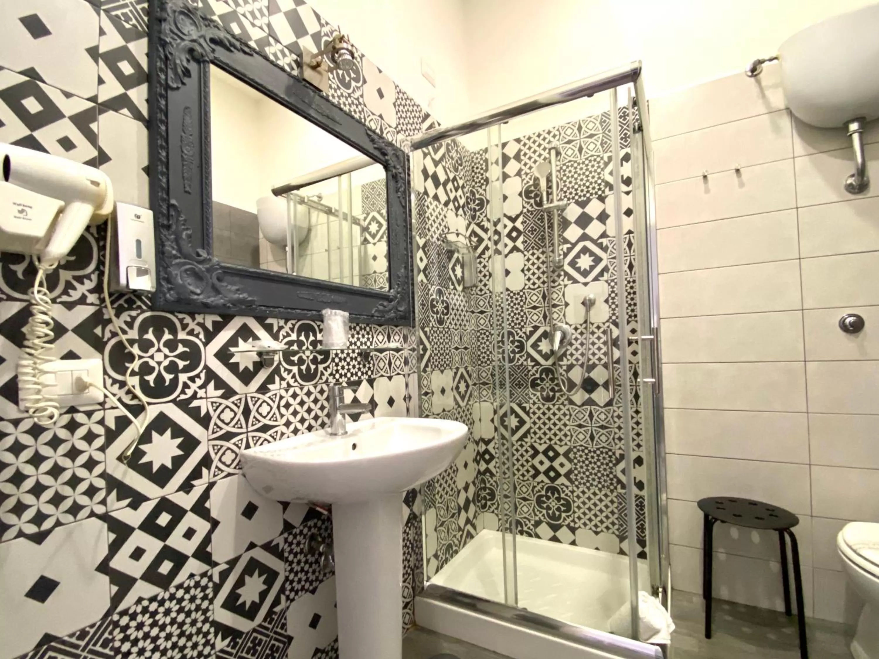 Shower in Bourbon House