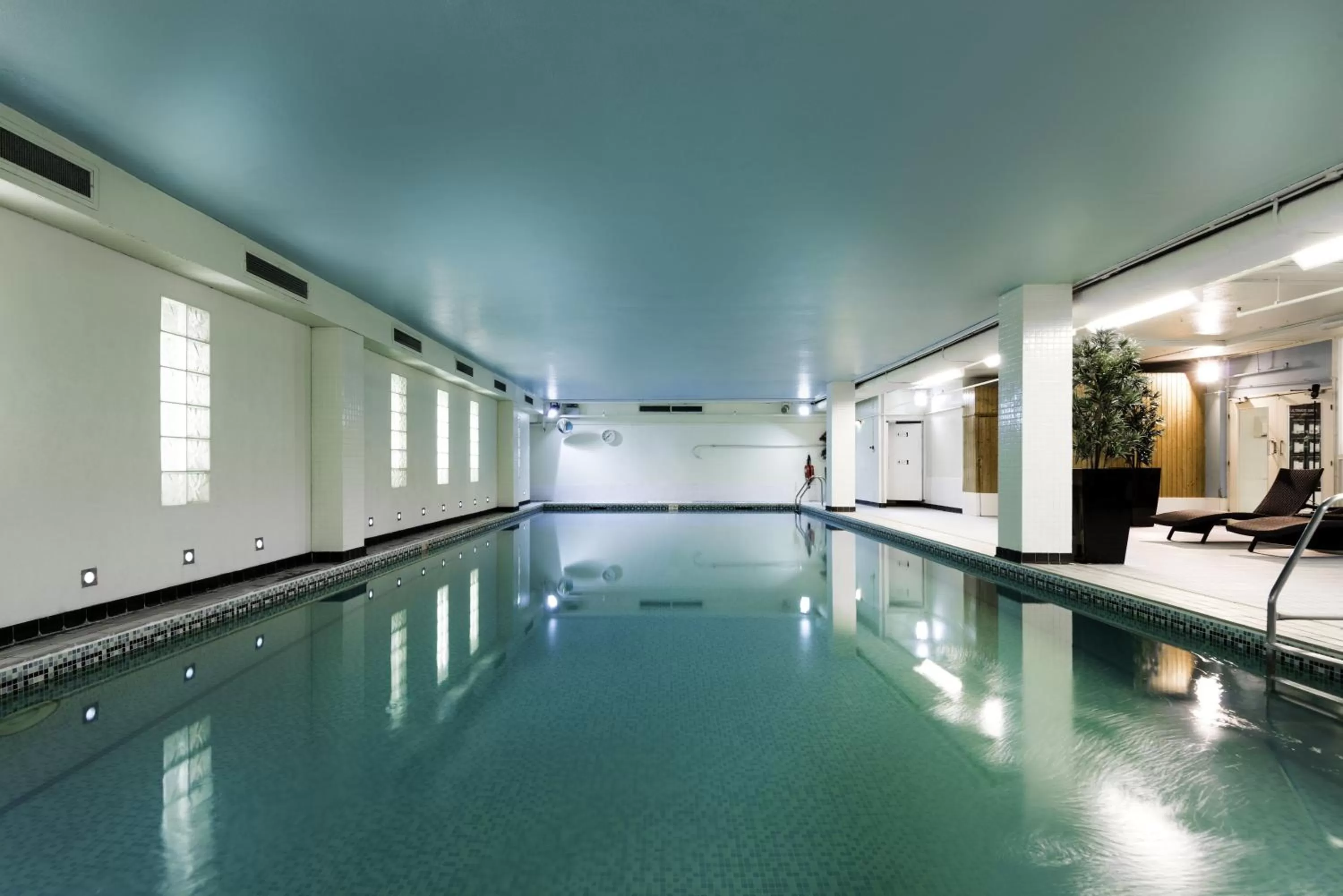 Swimming pool in Holiday Inn Milton Keynes Central by IHG