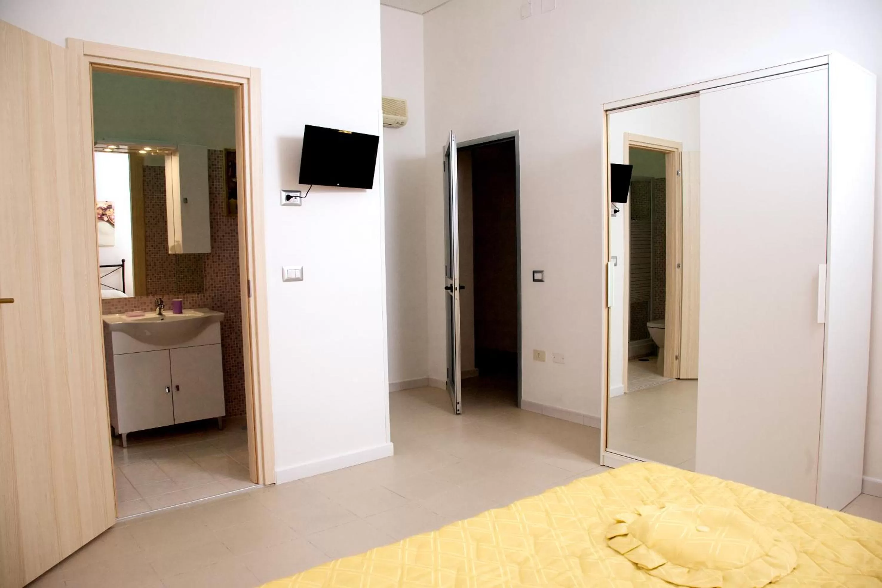 Decorative detail, Bed in Alle Antiche Terme