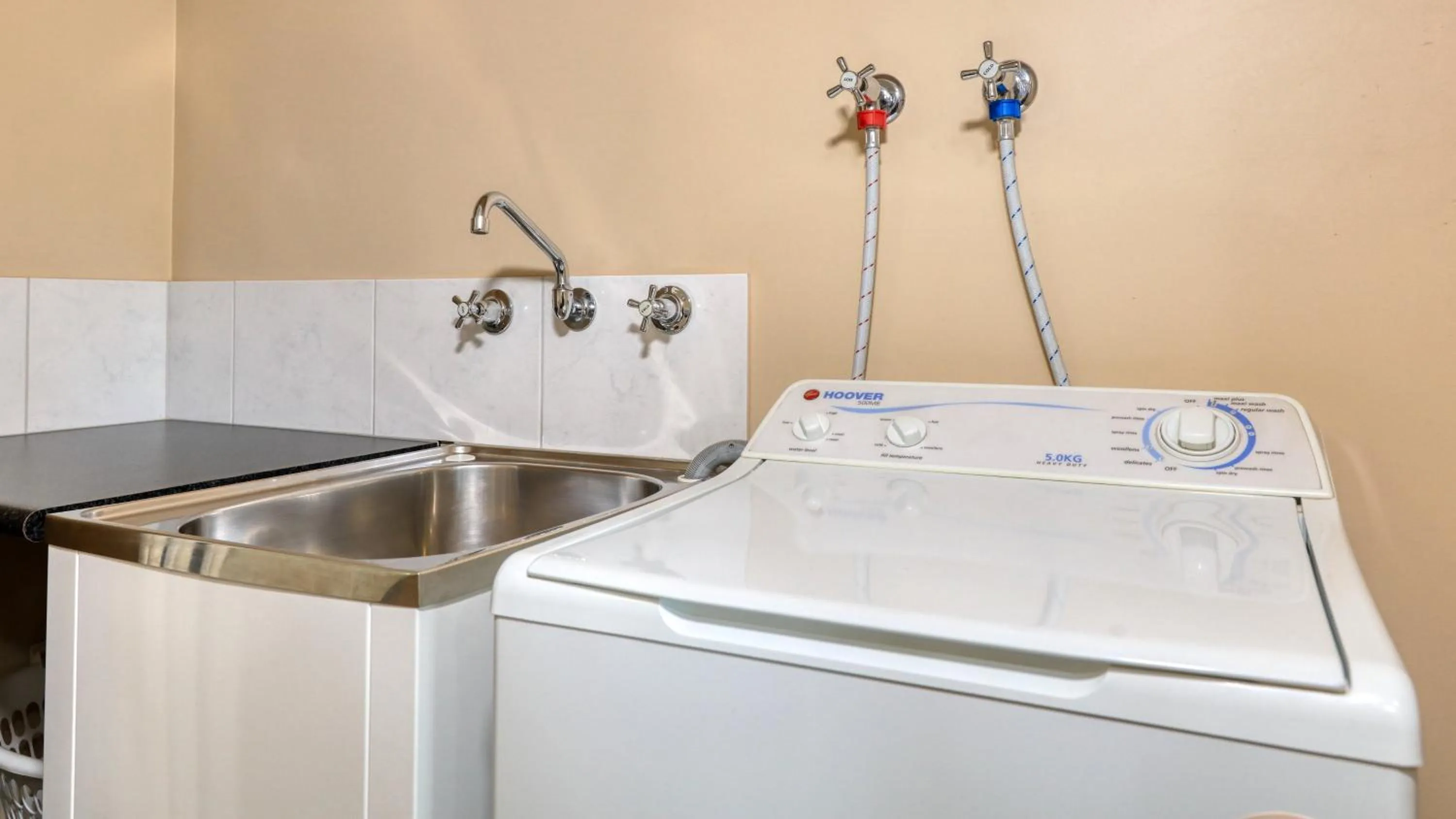 laundry in Bridges on Meninya Motel & Apartments