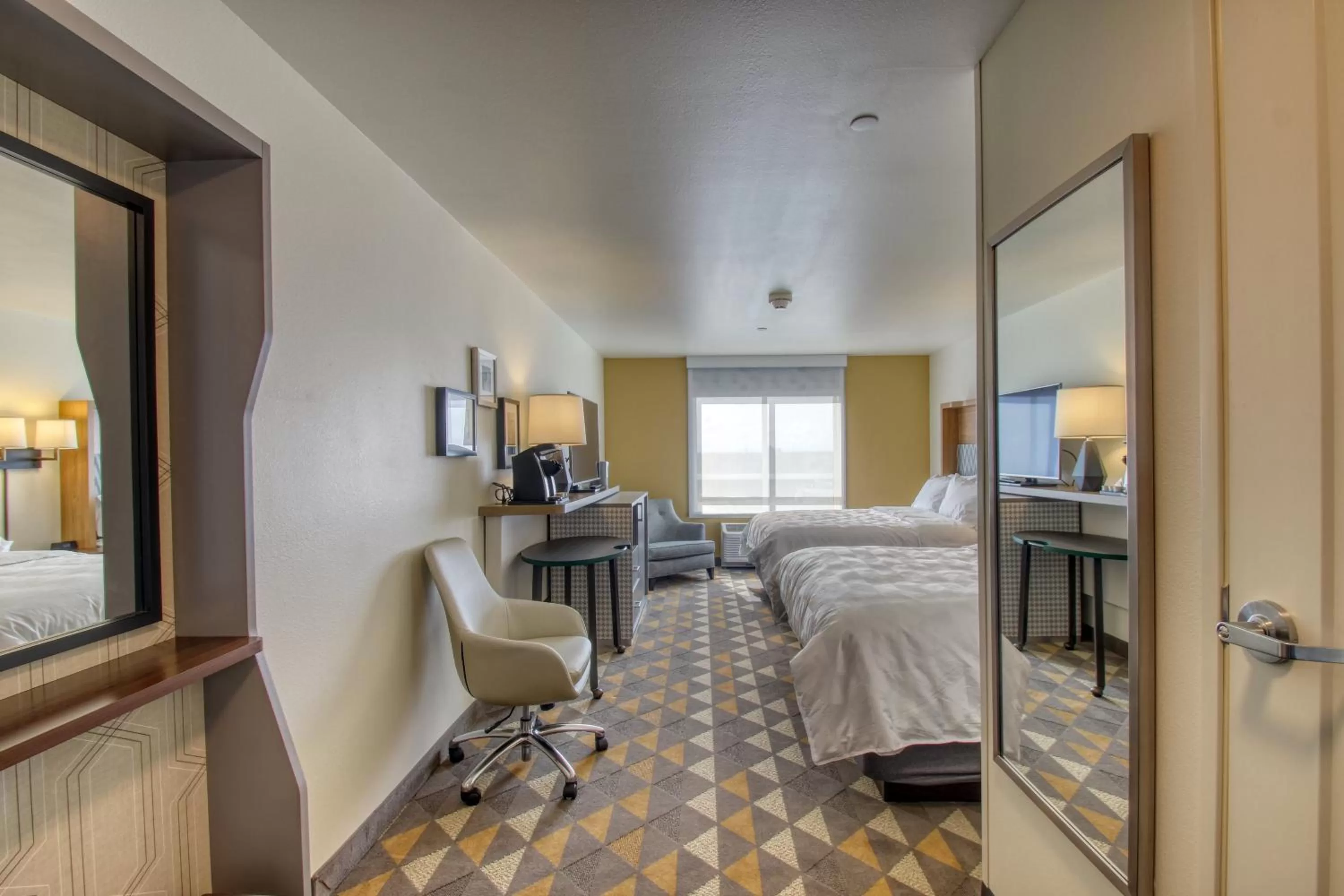 Photo of the whole room, Bed in Holiday Inn - Appleton by IHG