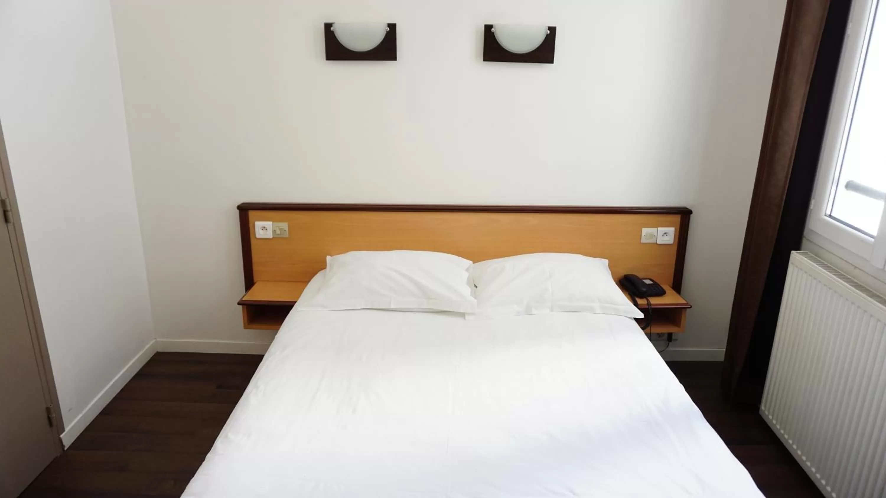 Bed in Hôtel Liège Strasbourg