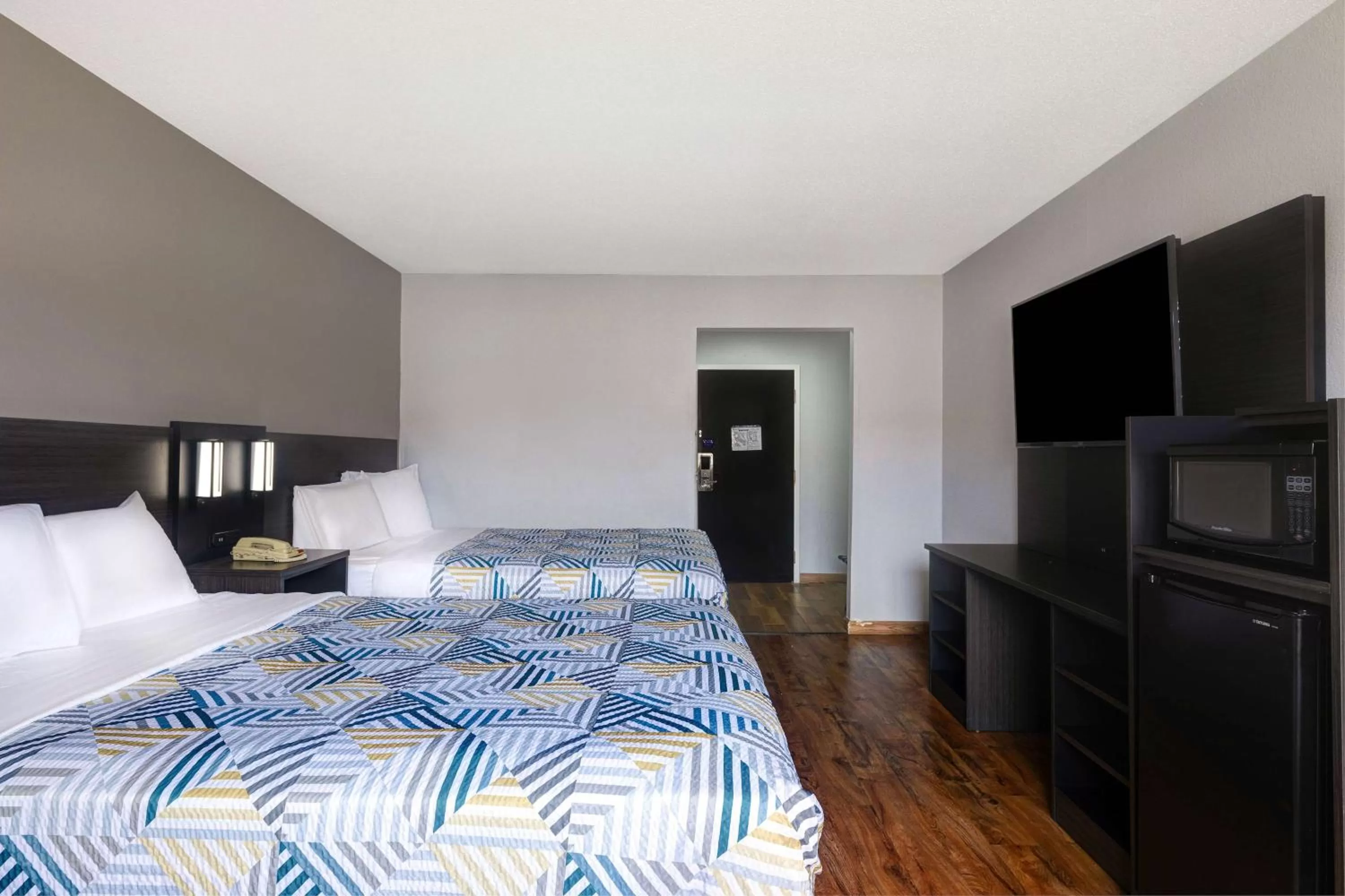 Bedroom, Bed in Motel 6-Shepherdsville, KY Louisville South