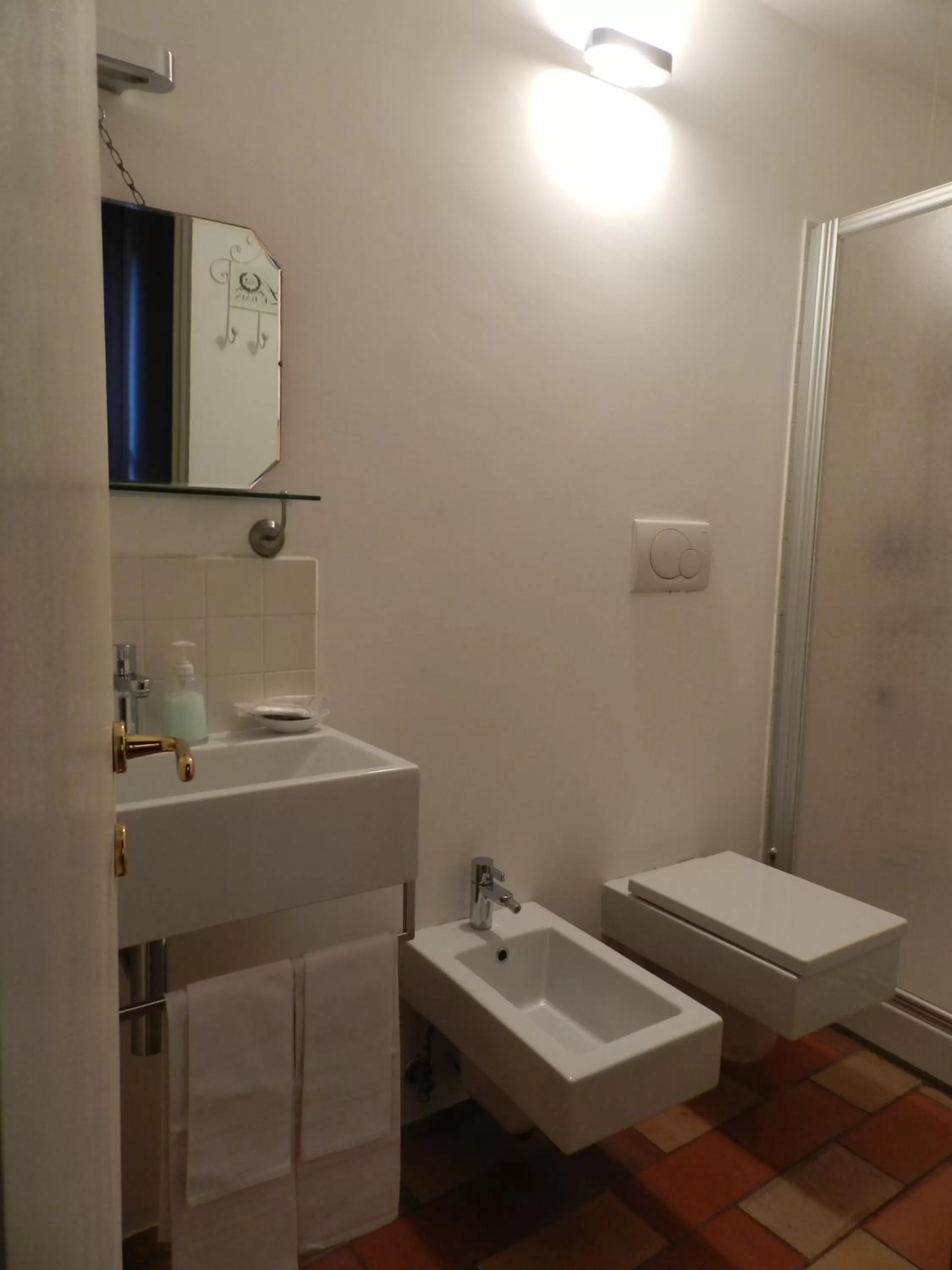 Bathroom in Vicolo del Lupo Guesthouse