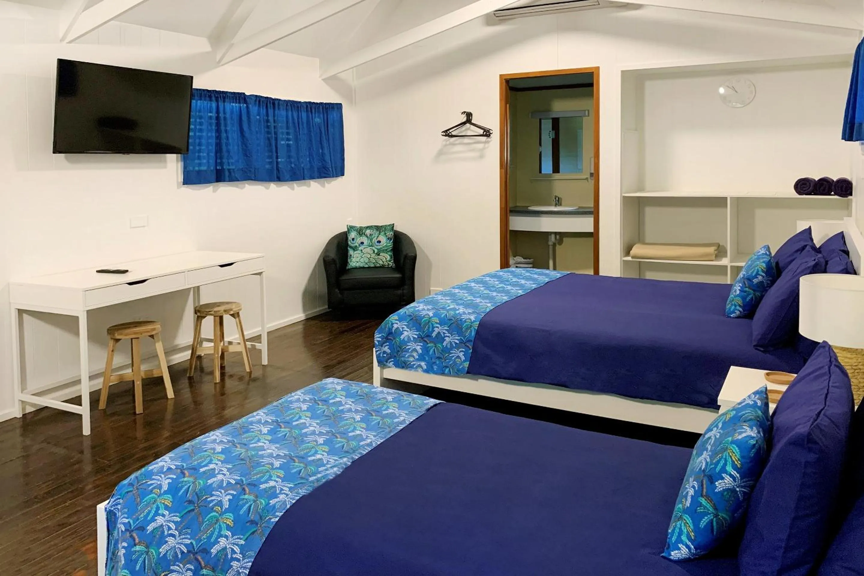 Bed in Airlie Beach Magnums - Adults Only