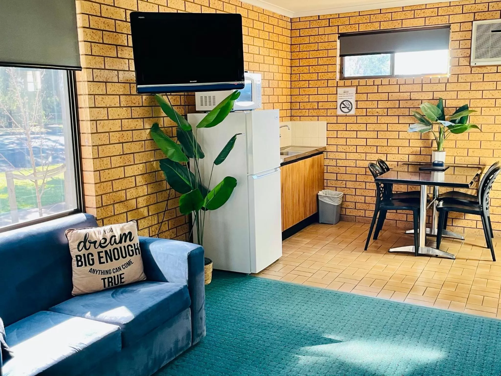 Living room in Lake Mulwala Hotel