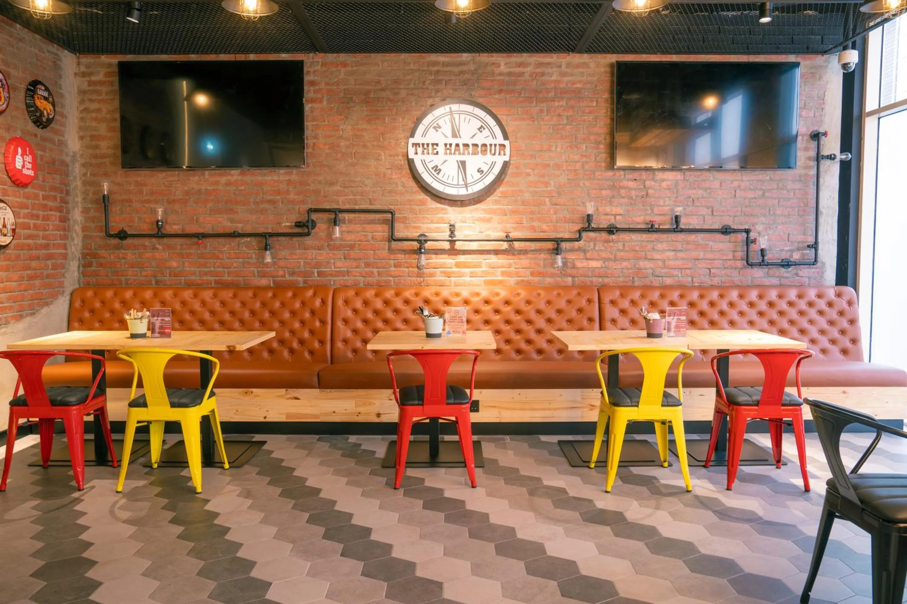 Lounge or bar in Hilton Garden inn Dubai Jumeirah