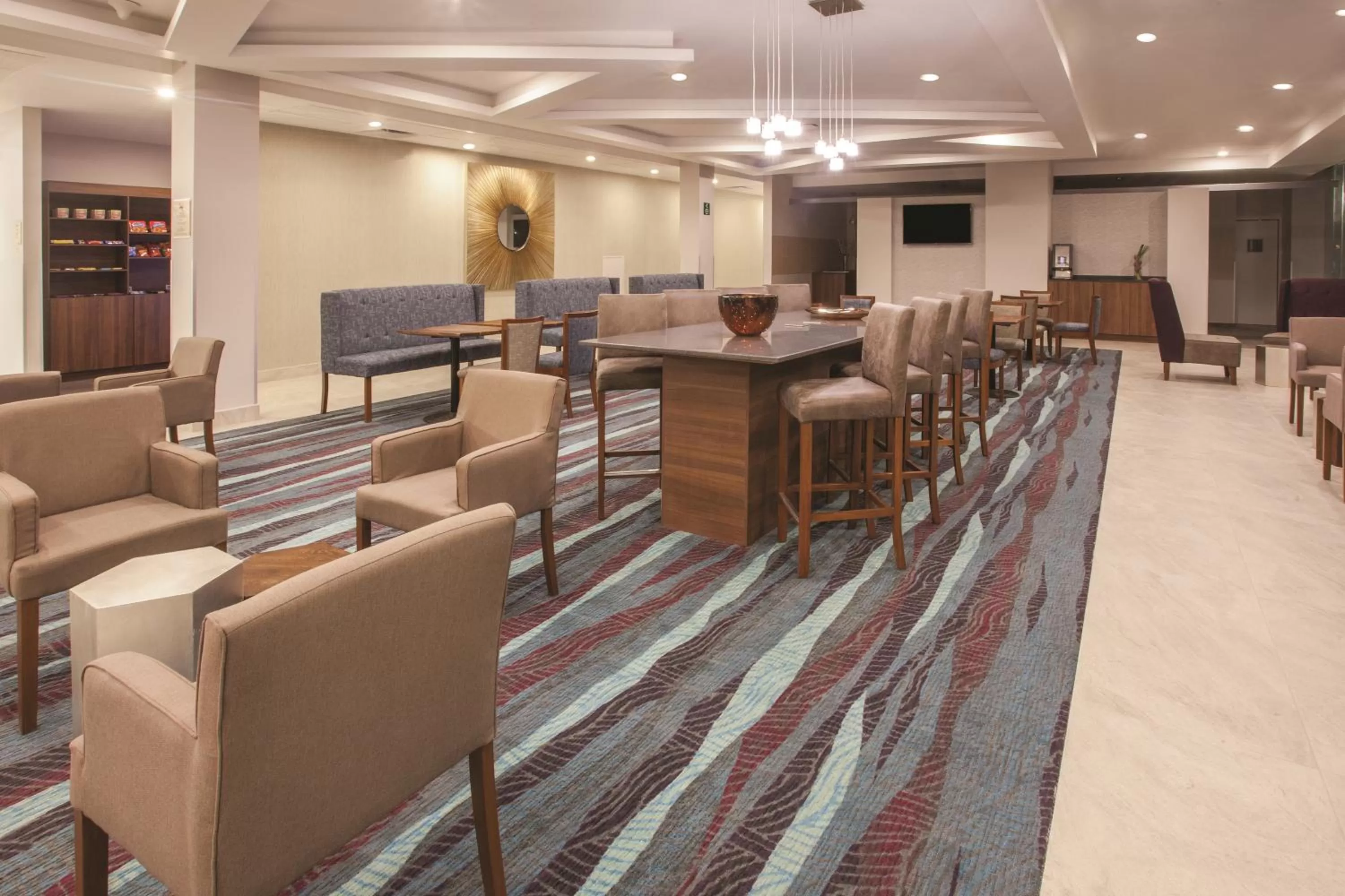 Lounge or bar in La Quinta by Wyndham Aguascalientes