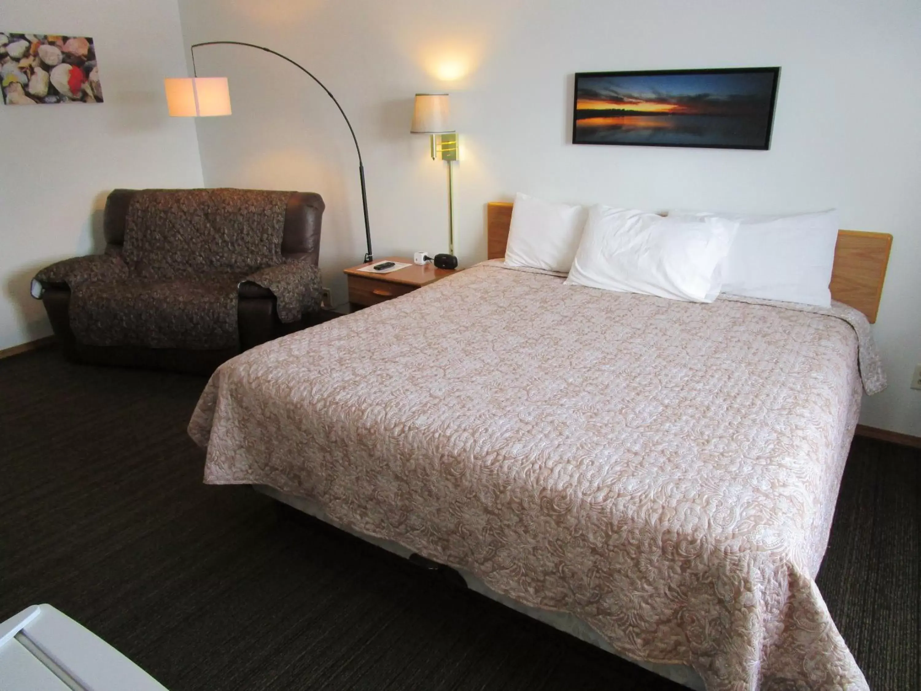 King Suite in Dakota Country Inn King Suite in Dakota Country Inn