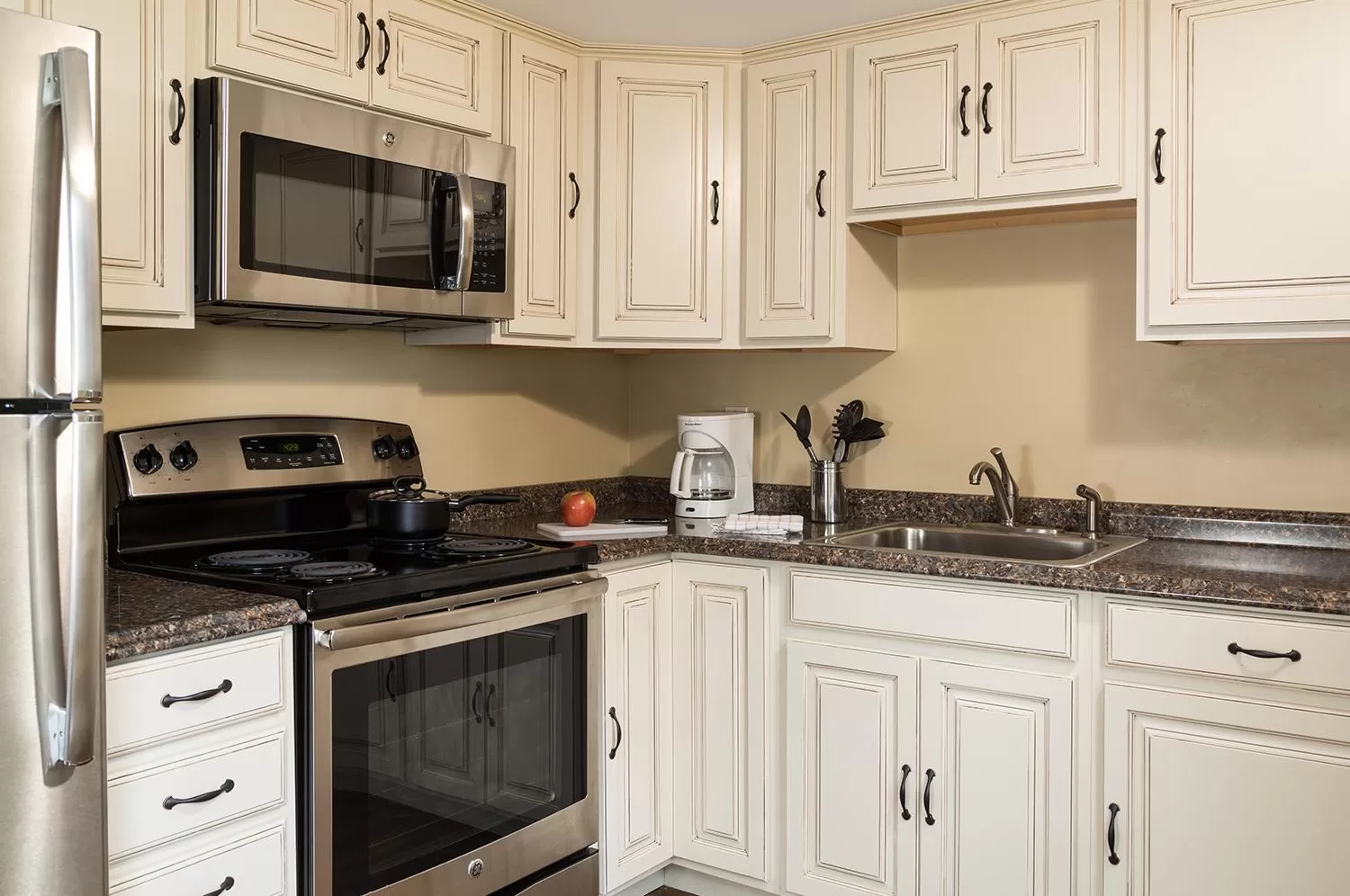 Kitchen or kitchenette in Silver Birches Resort