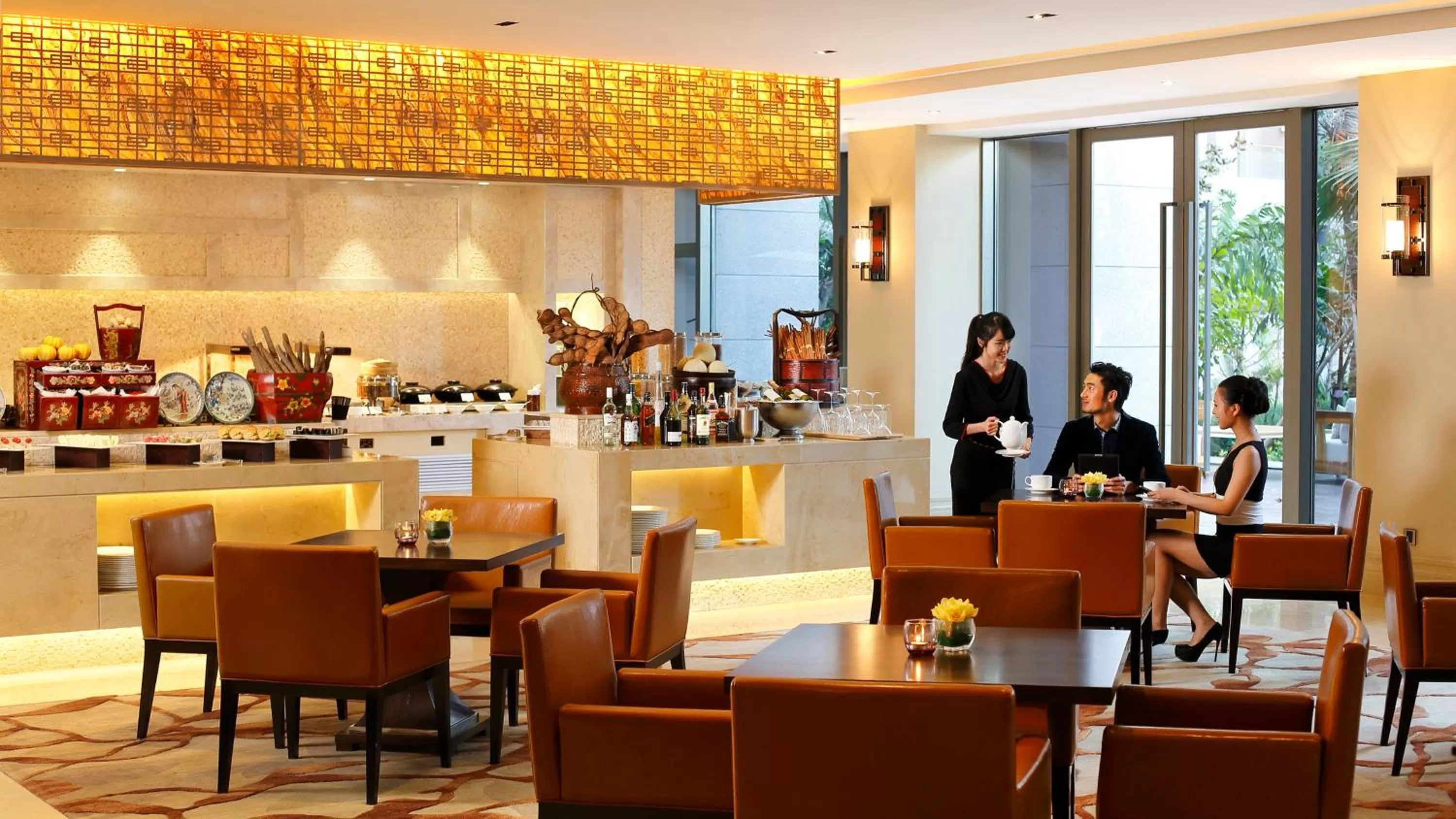 Lounge or bar in InterContinental Kunming by IHG