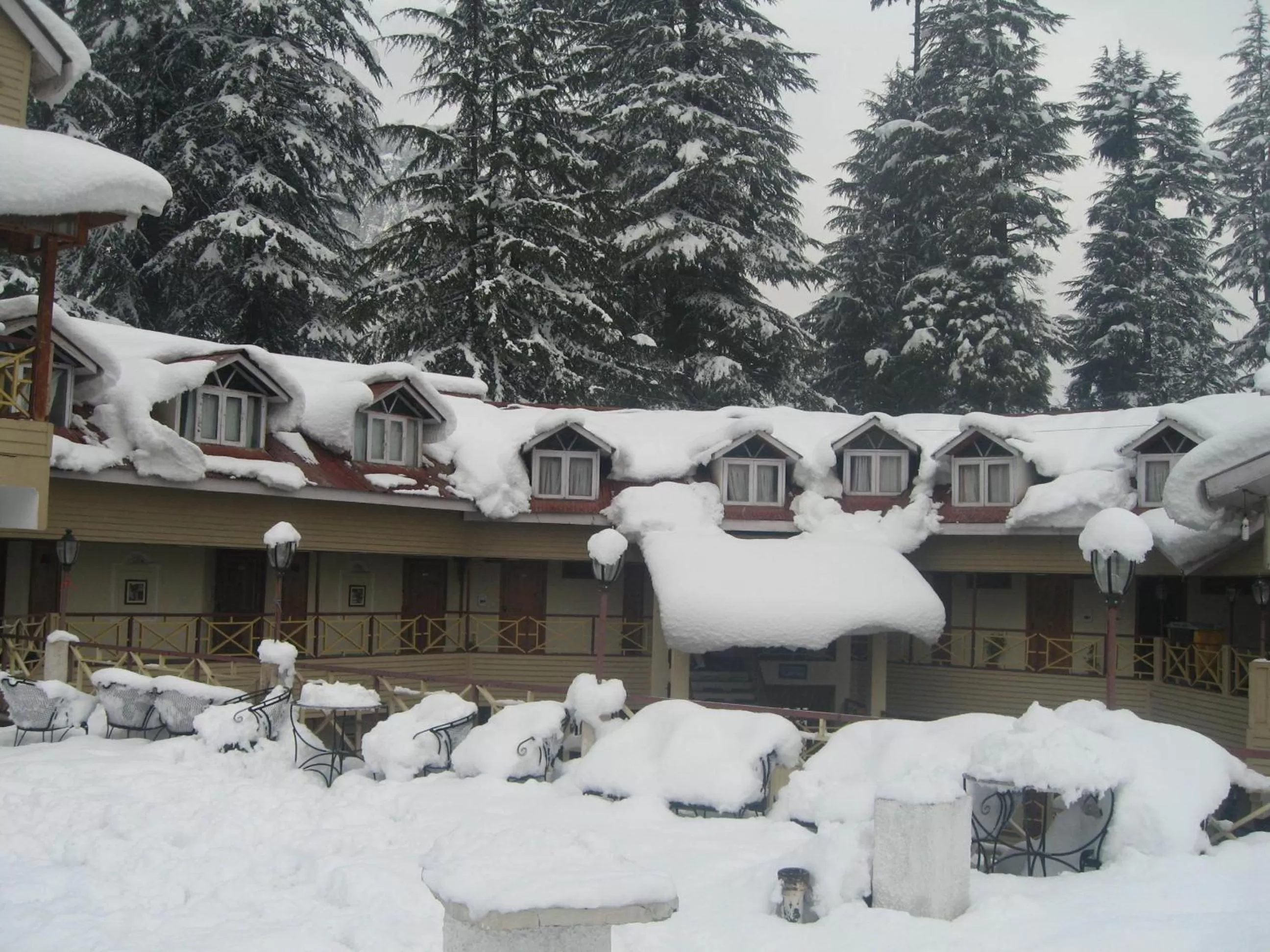 Property building, Winter in Snow Valley Resorts & Spa Manali