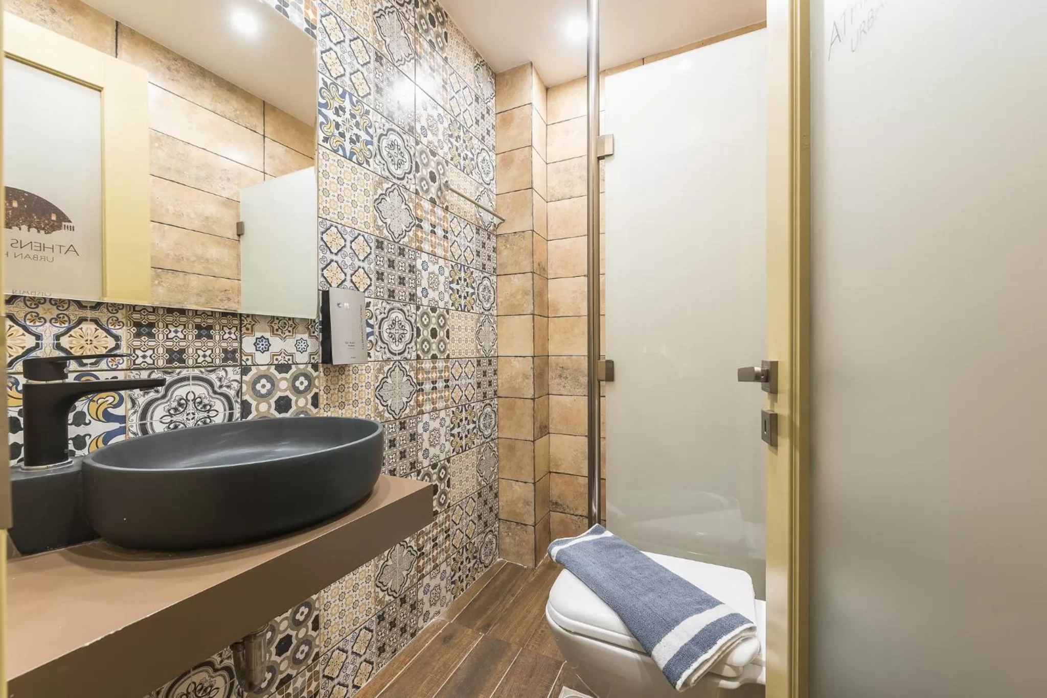 Bathroom in Athens Lights