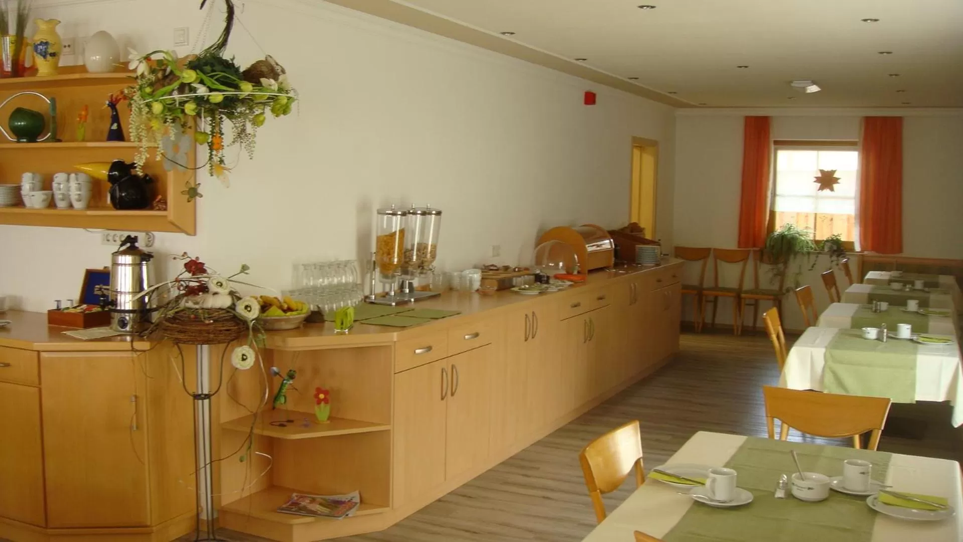 Restaurant/Places to Eat in Hotel garni Hopfengold