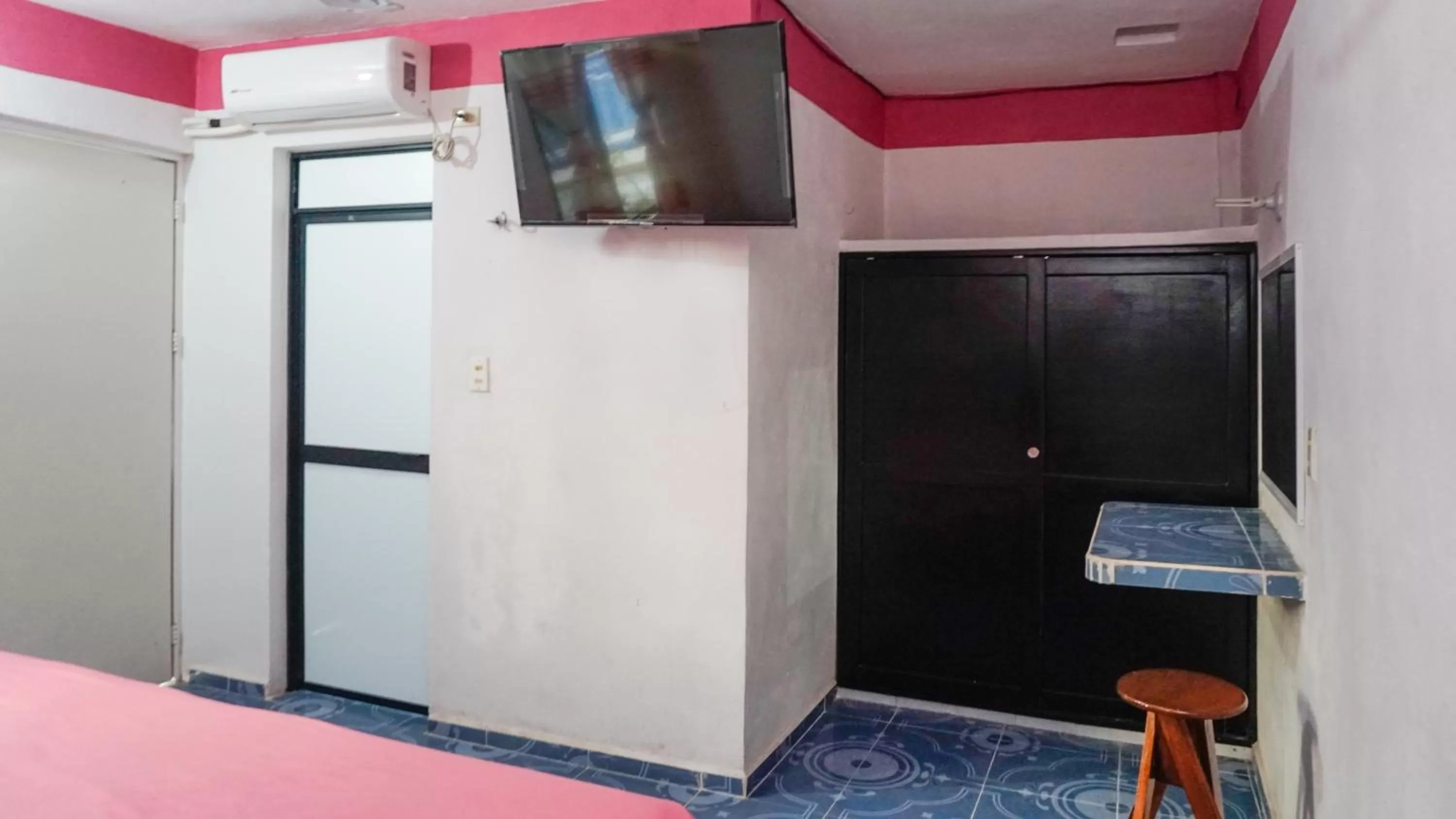 TV/Entertainment Center in Hotel D´Concepción