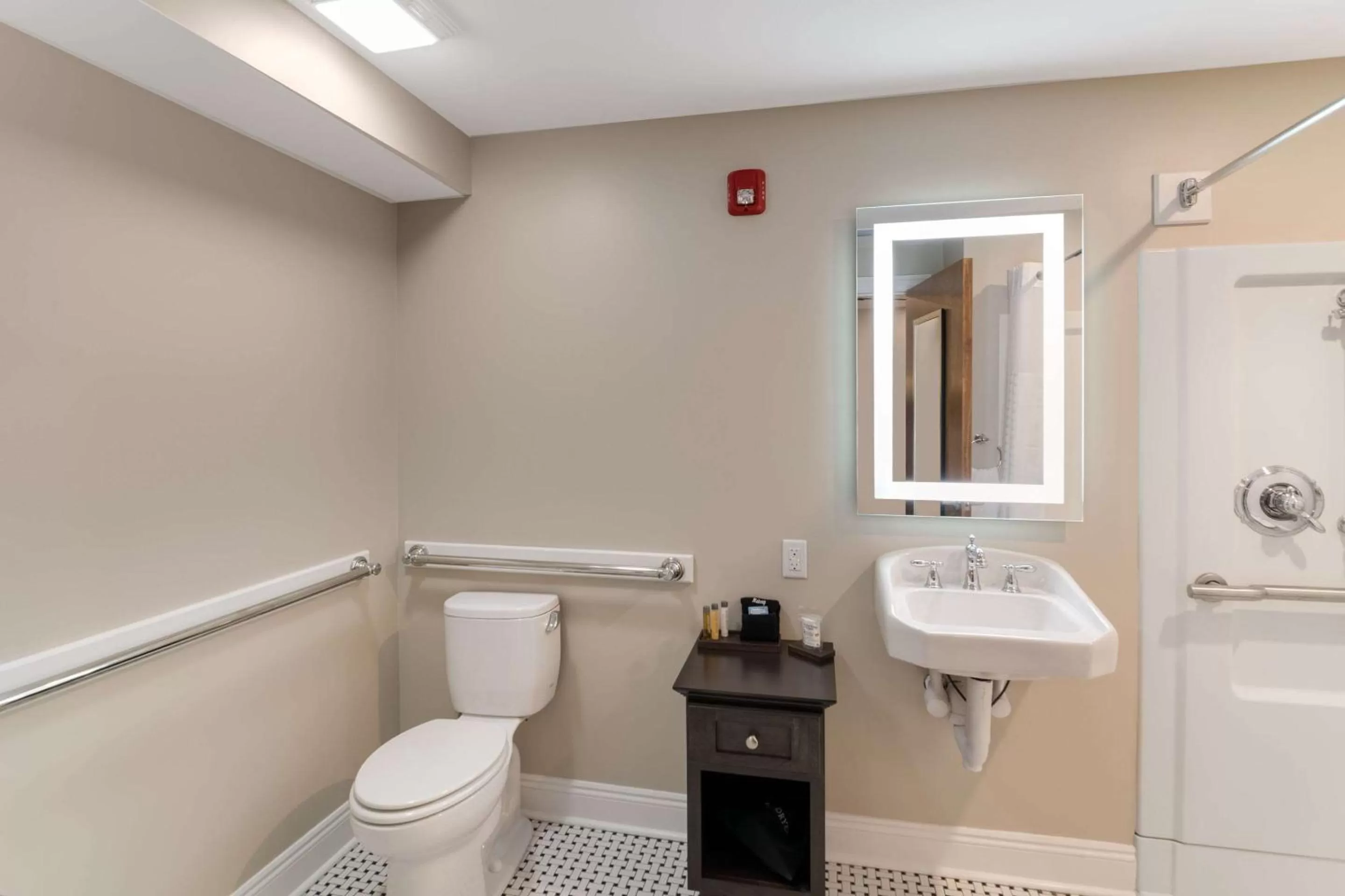 Efficiency Suite with One King Bed and One Queen Bed Upgrade - Accessible/Non-Smoking in The Port Inn and Cottages, Ascend Hotel Collection