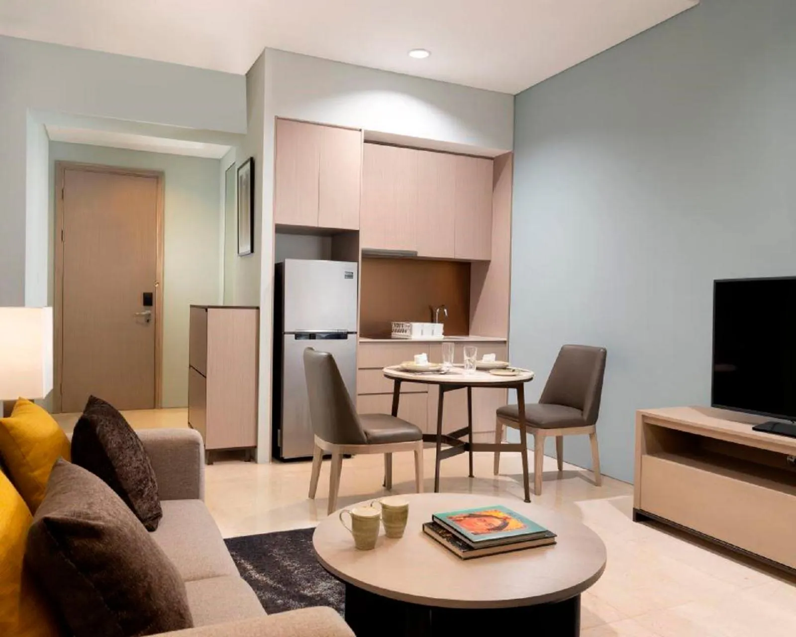 Kitchen or kitchenette, Kitchen/Kitchenette in Crowne Plaza Jakarta Residences, an IHG Hotel