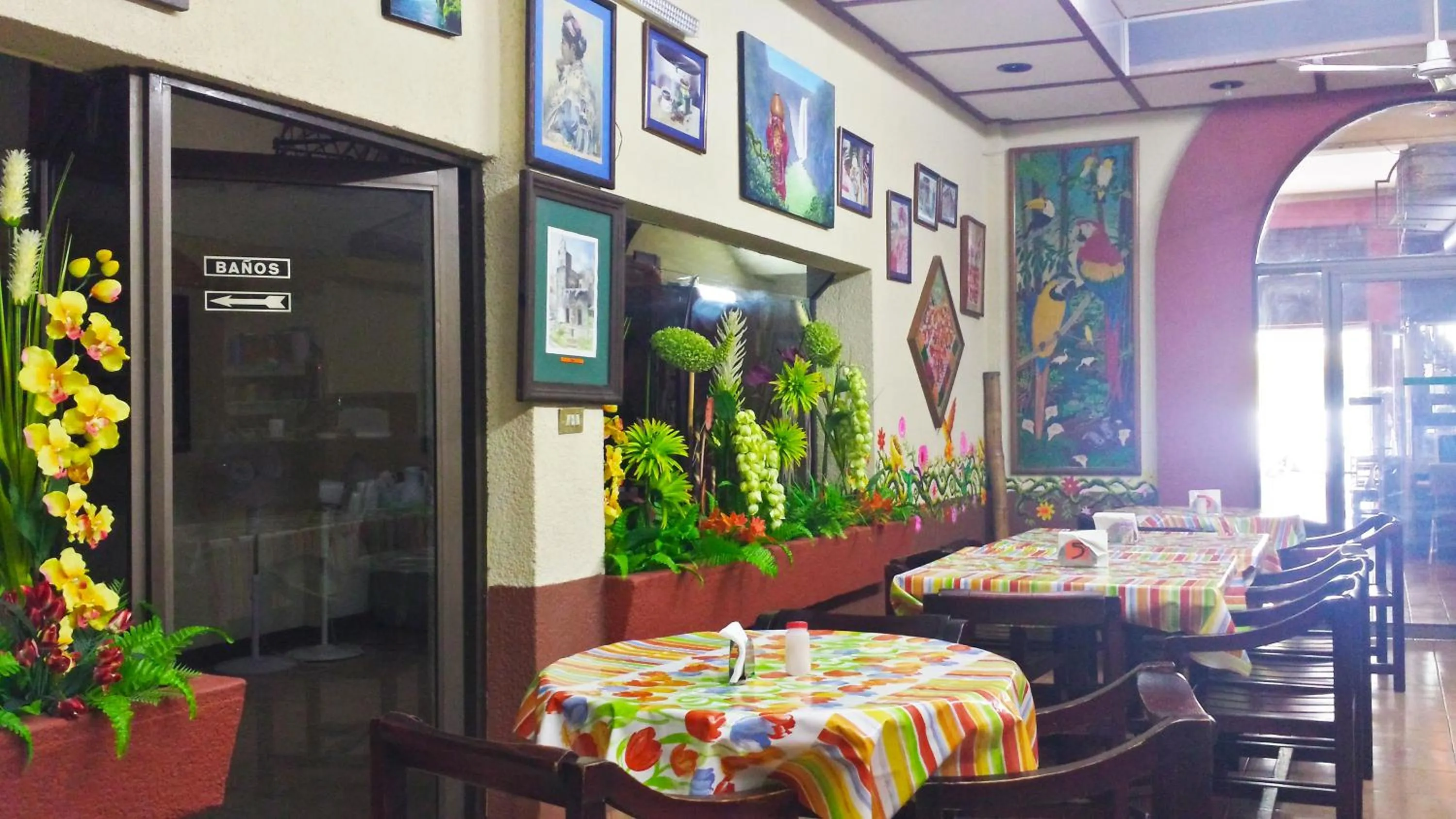 Restaurant/places to eat in Hotel Riviera