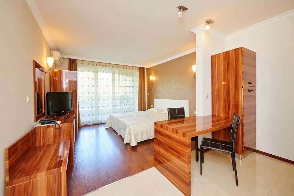 Photo of the whole room, Bed in Penelopa Palace Apart Hotel & SPA