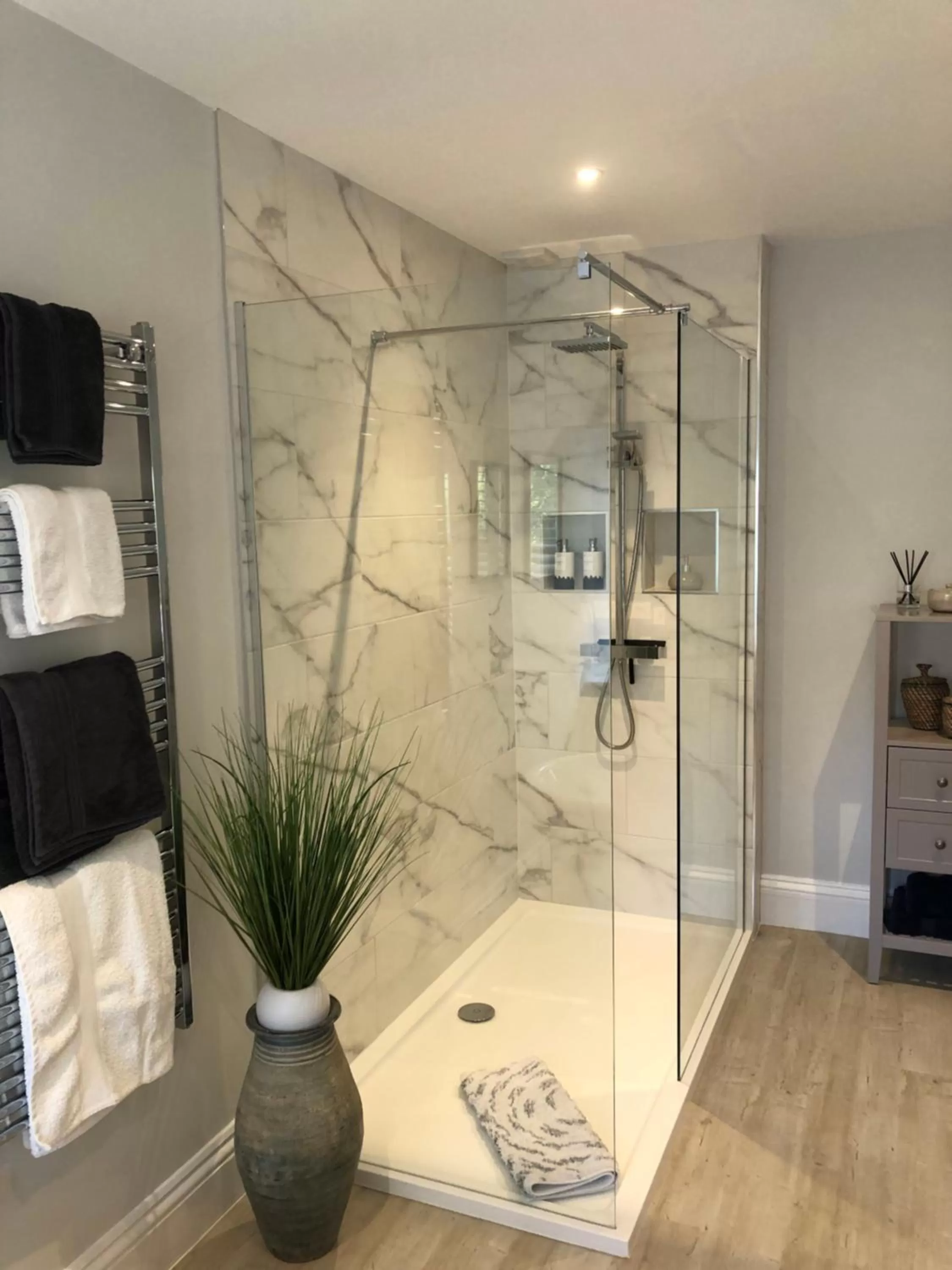 Shower, Bathroom in The Skreen