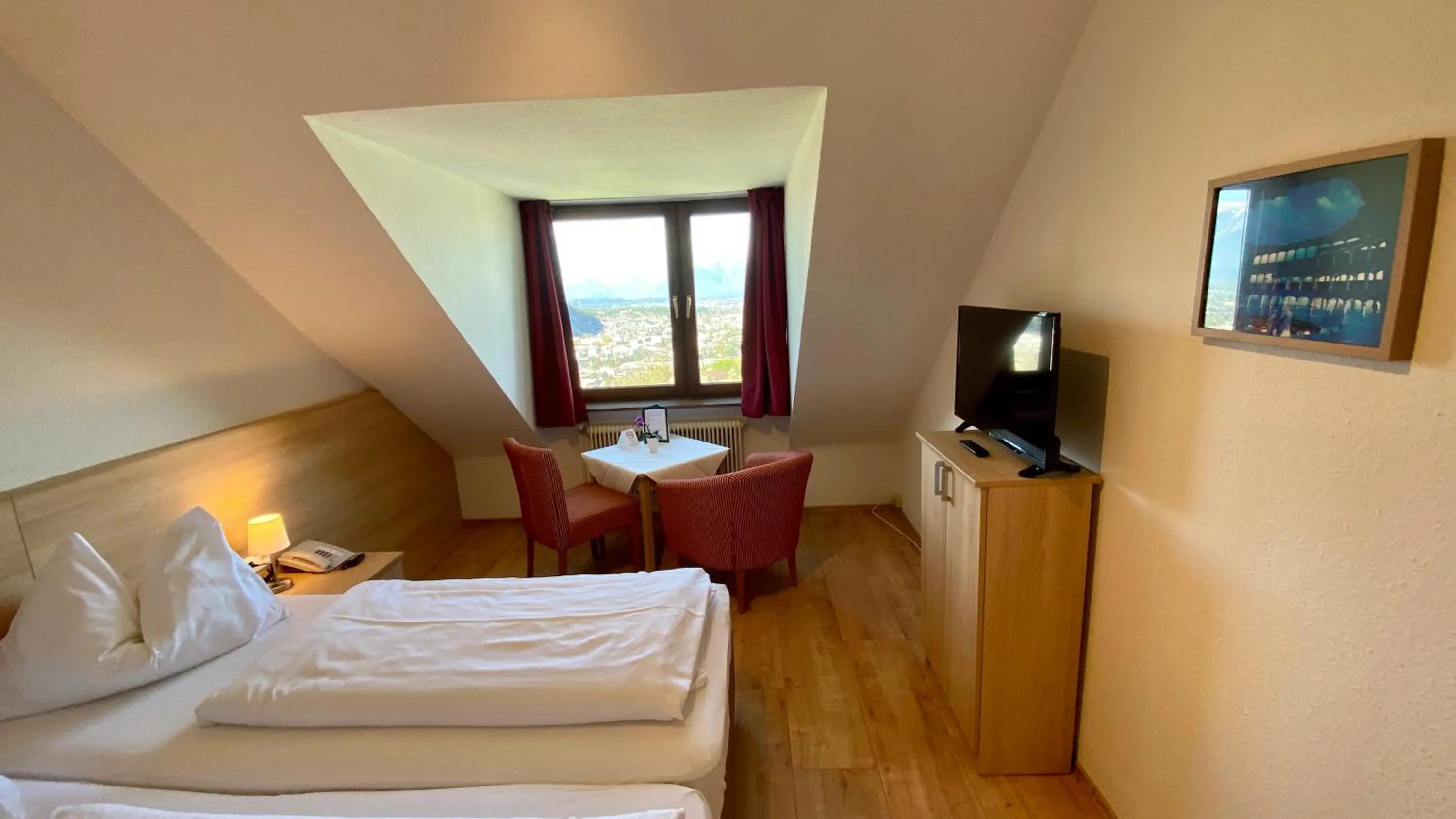 TV and multimedia, Bed in Hotel Schöne Aussicht