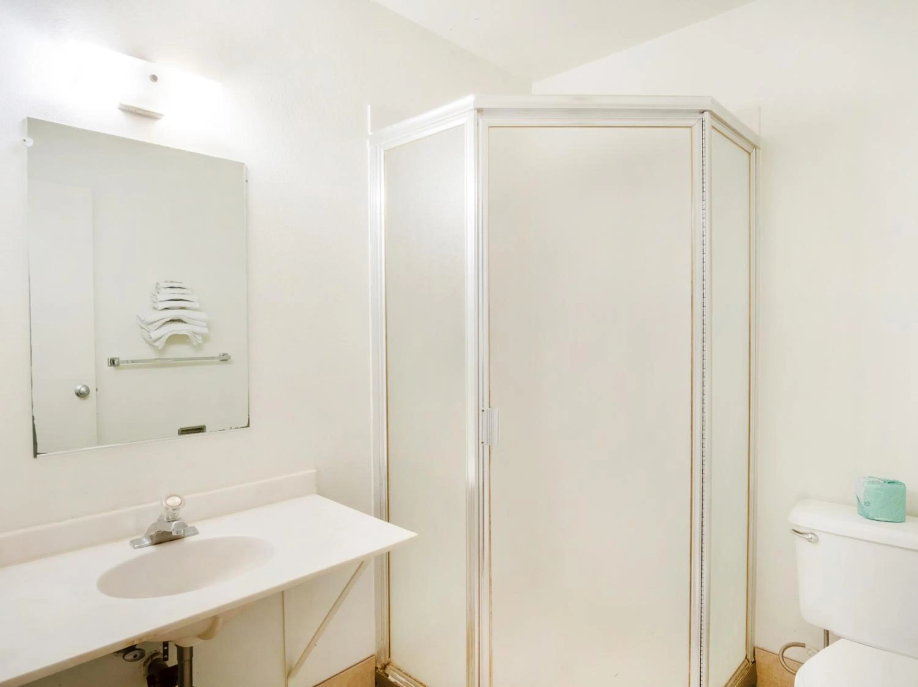 Bathroom in OYO Hotel Oklahoma City Northeast