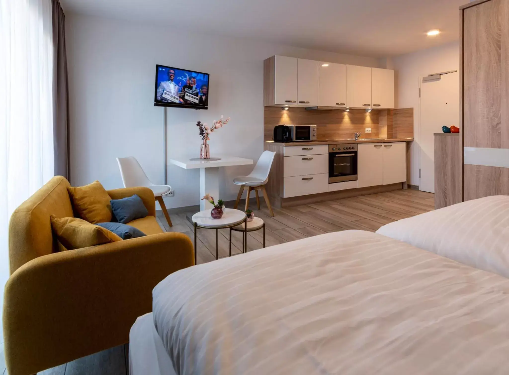 GLEUEL INN - digital hotel & serviced apartments & boardinghouse mit voll ausgestatteten Küchen GLEUEL INN - digital hotel & serviced apartments & boardinghouse mit voll ausgestatteten Küchen