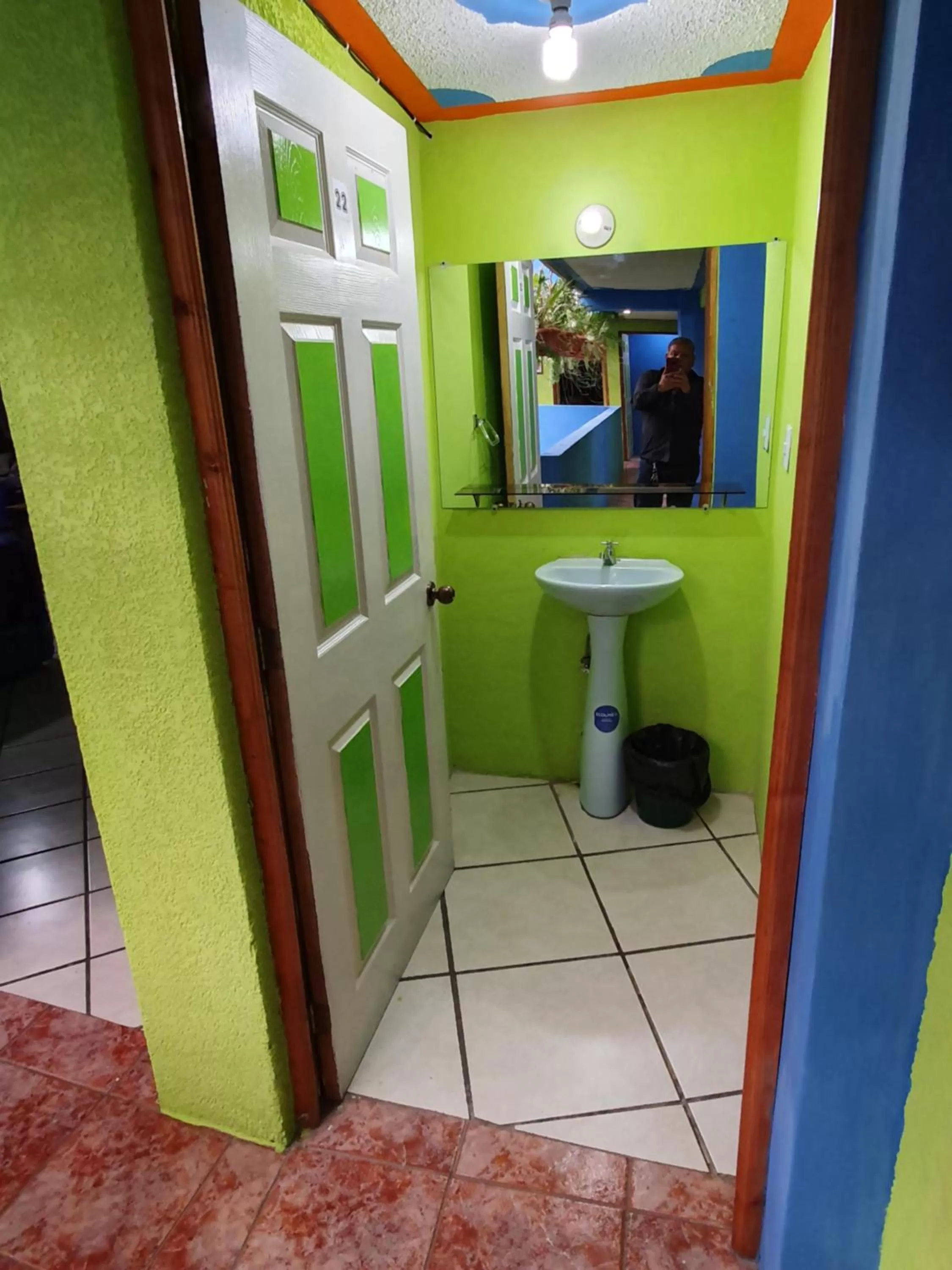 Bathroom in hotel kasa kamelot 2