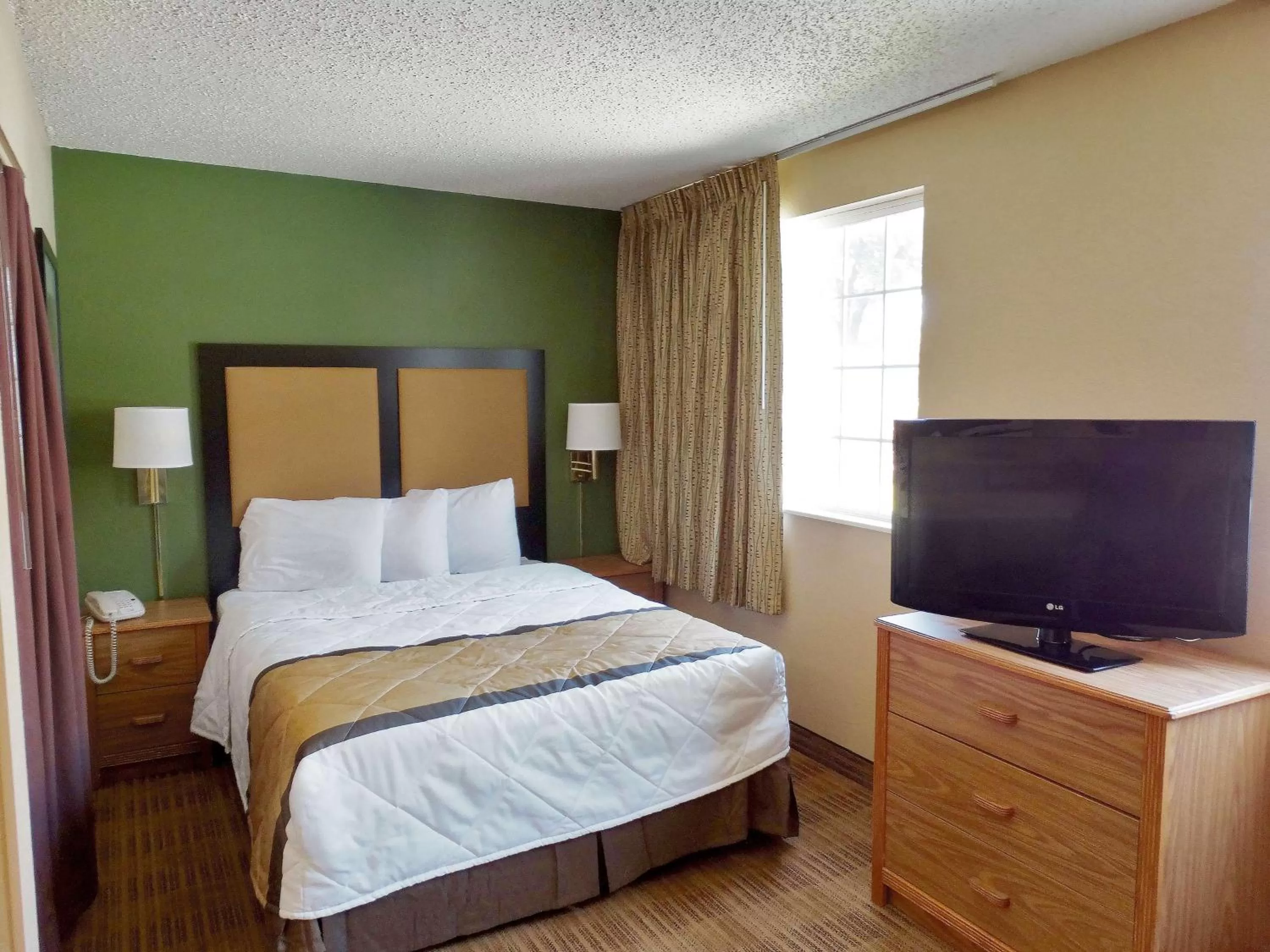 Deluxe Studio with 1 Queen Bed - Non-Smoking in Extended Stay America Select Suites - Providence - Airport
