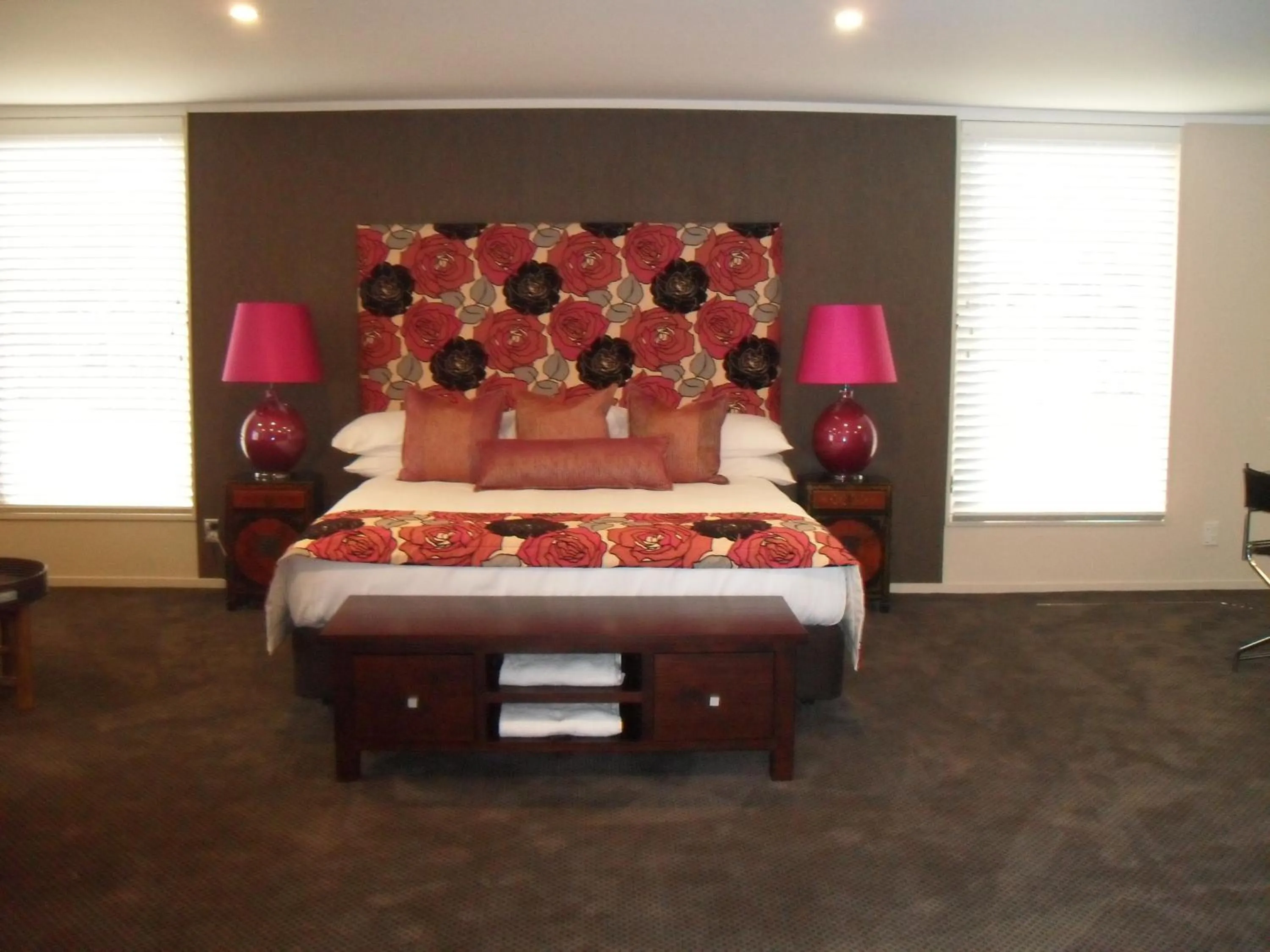 Bed in The Cove- On The Lake