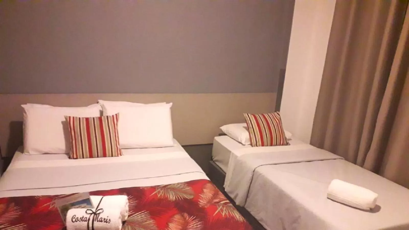 towels, Bed in Costa Maris Beach Hotel Frente Mar