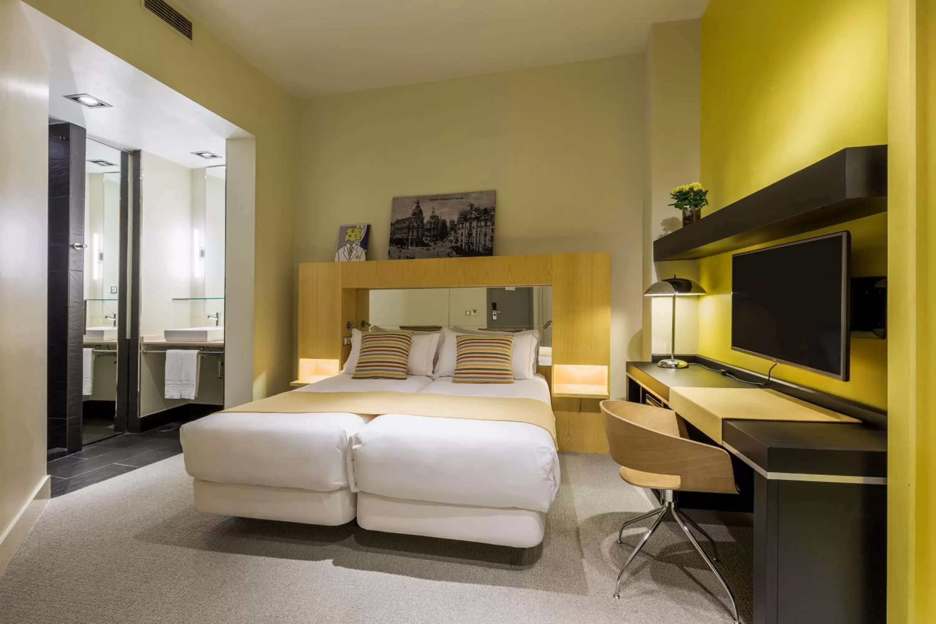 Basic Double Room in Room Mate Alicia, Madrid Basic Double Room in Room Mate Alicia, Madrid